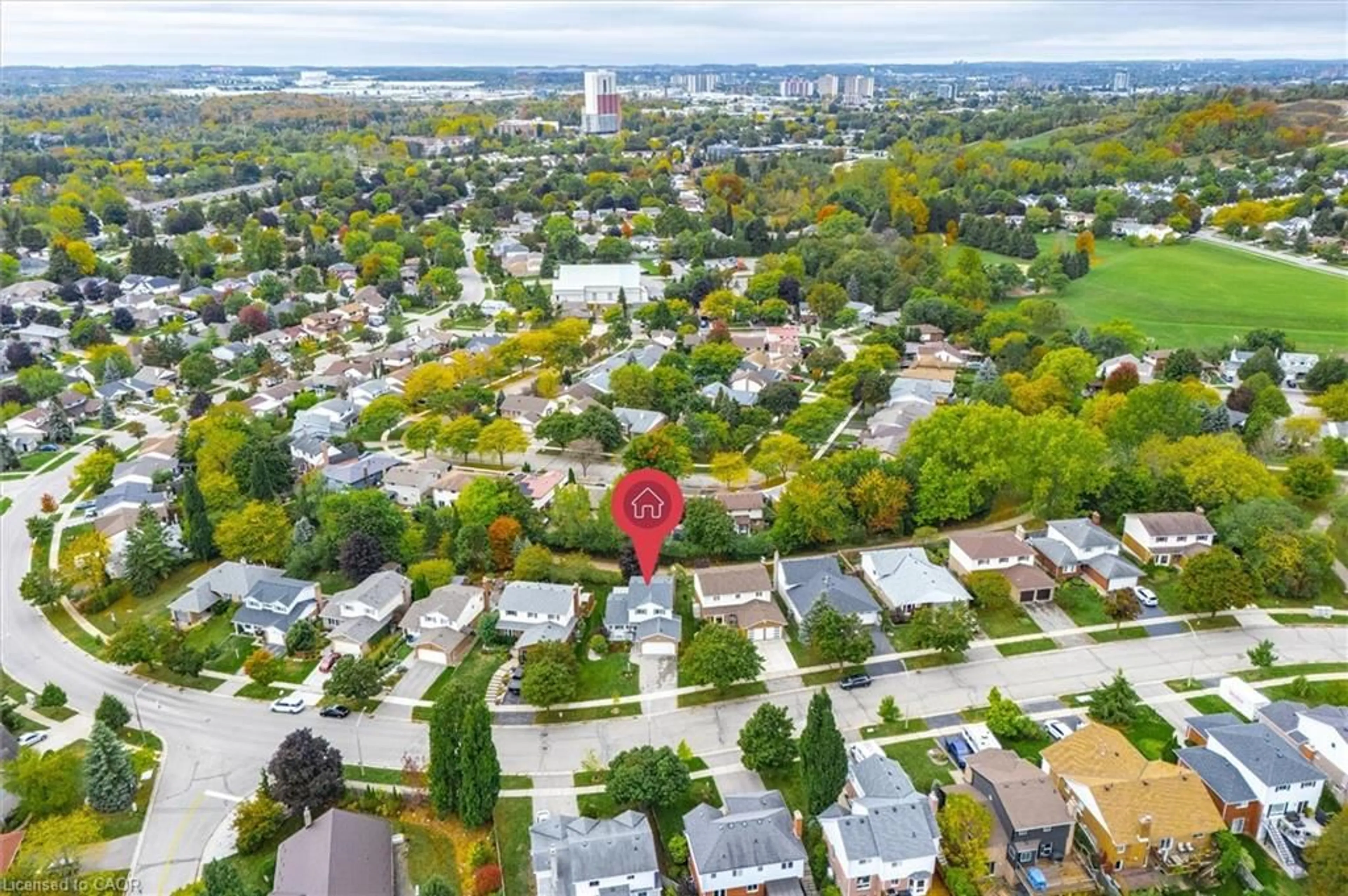 A pic from outside/outdoor area/front of a property/back of a property/a pic from drone, street for 256 Grand River Blvd, Kitchener Ontario N2A 3K4