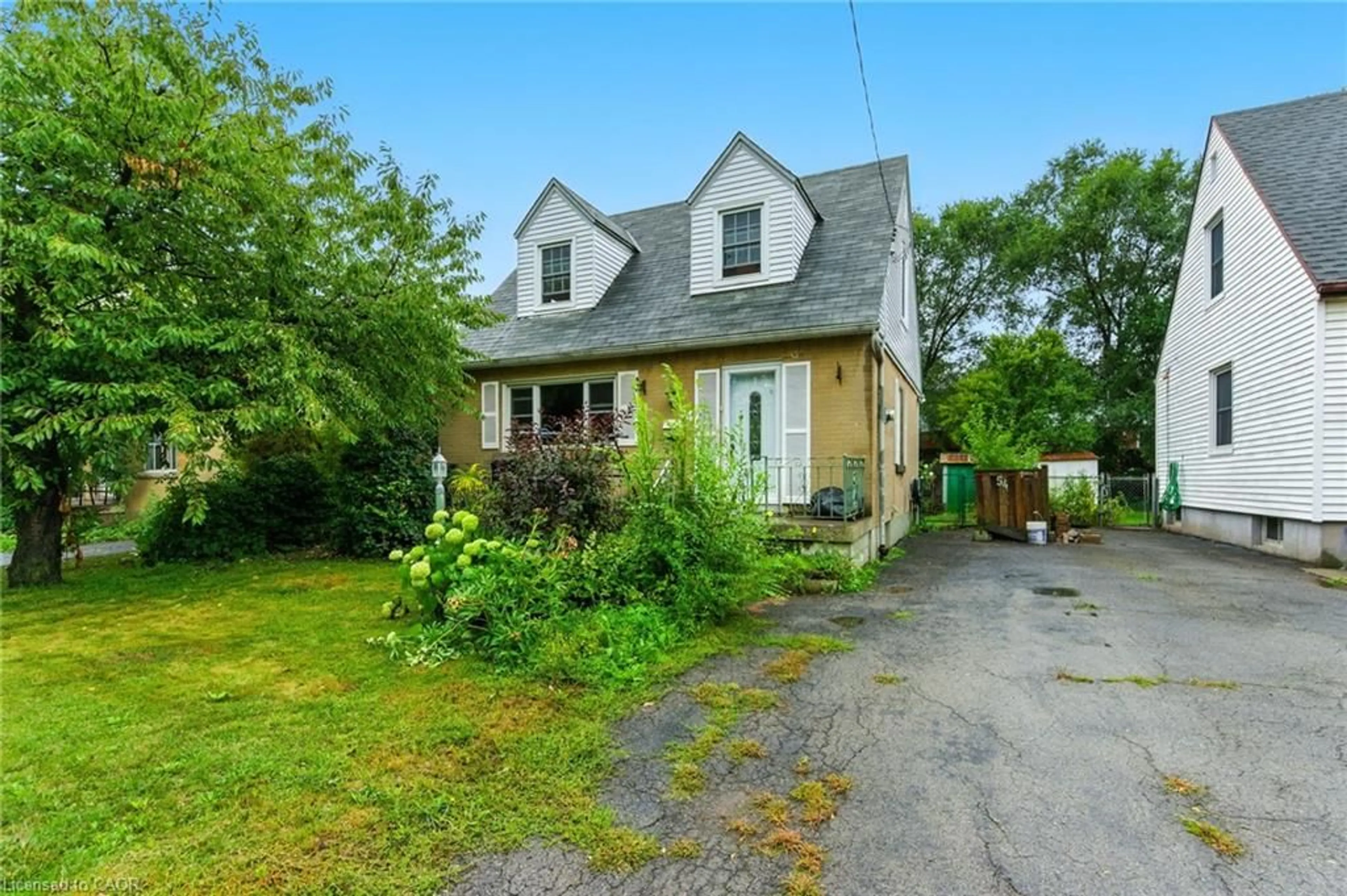 A pic from outside/outdoor area/front of a property/back of a property/a pic from drone, street for 54 Martha St, Hamilton Ontario L8H 2B7