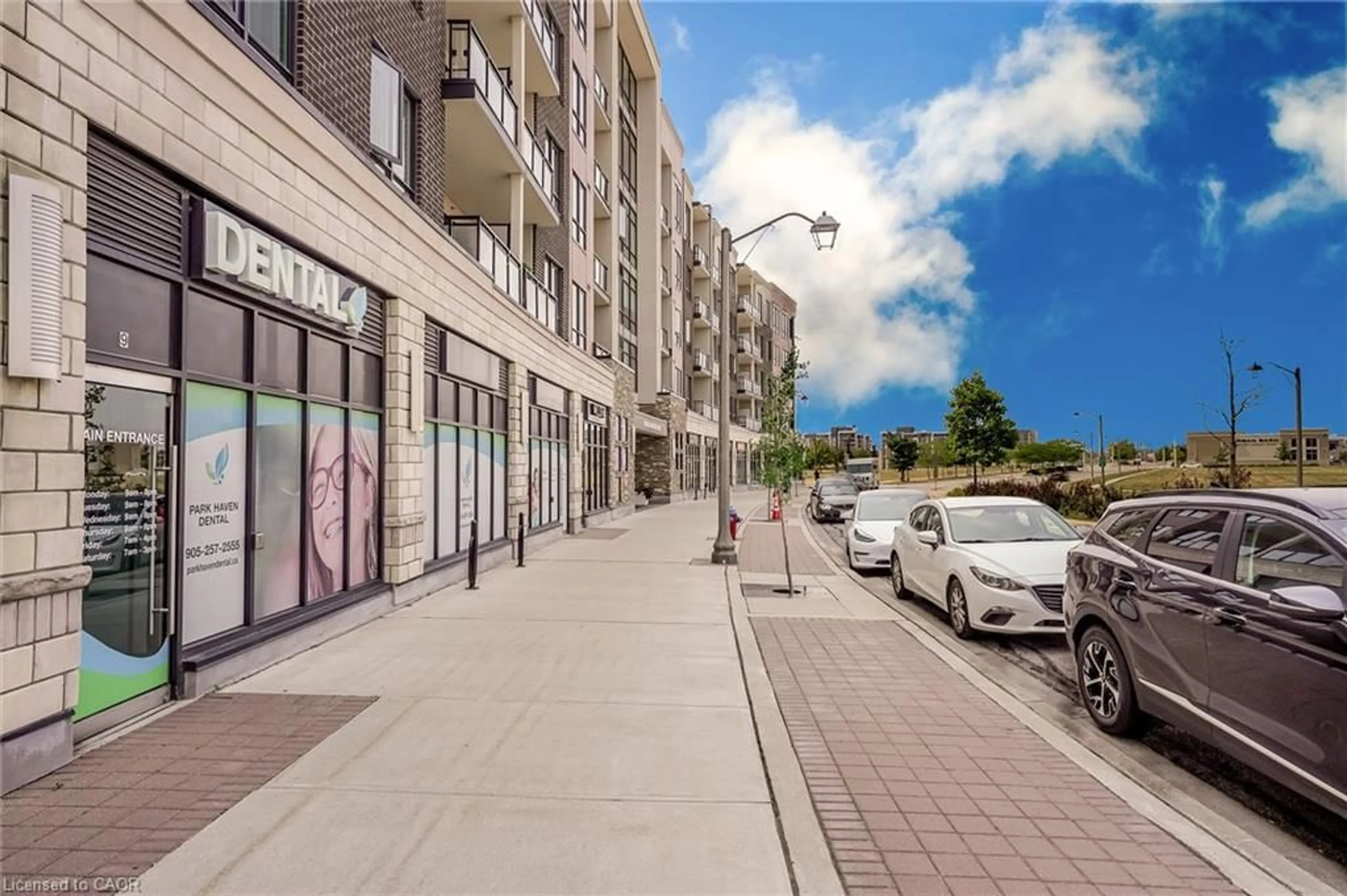 Patio, street for 150 Oak Park Pk #513, Oakville Ontario L6H 0K2