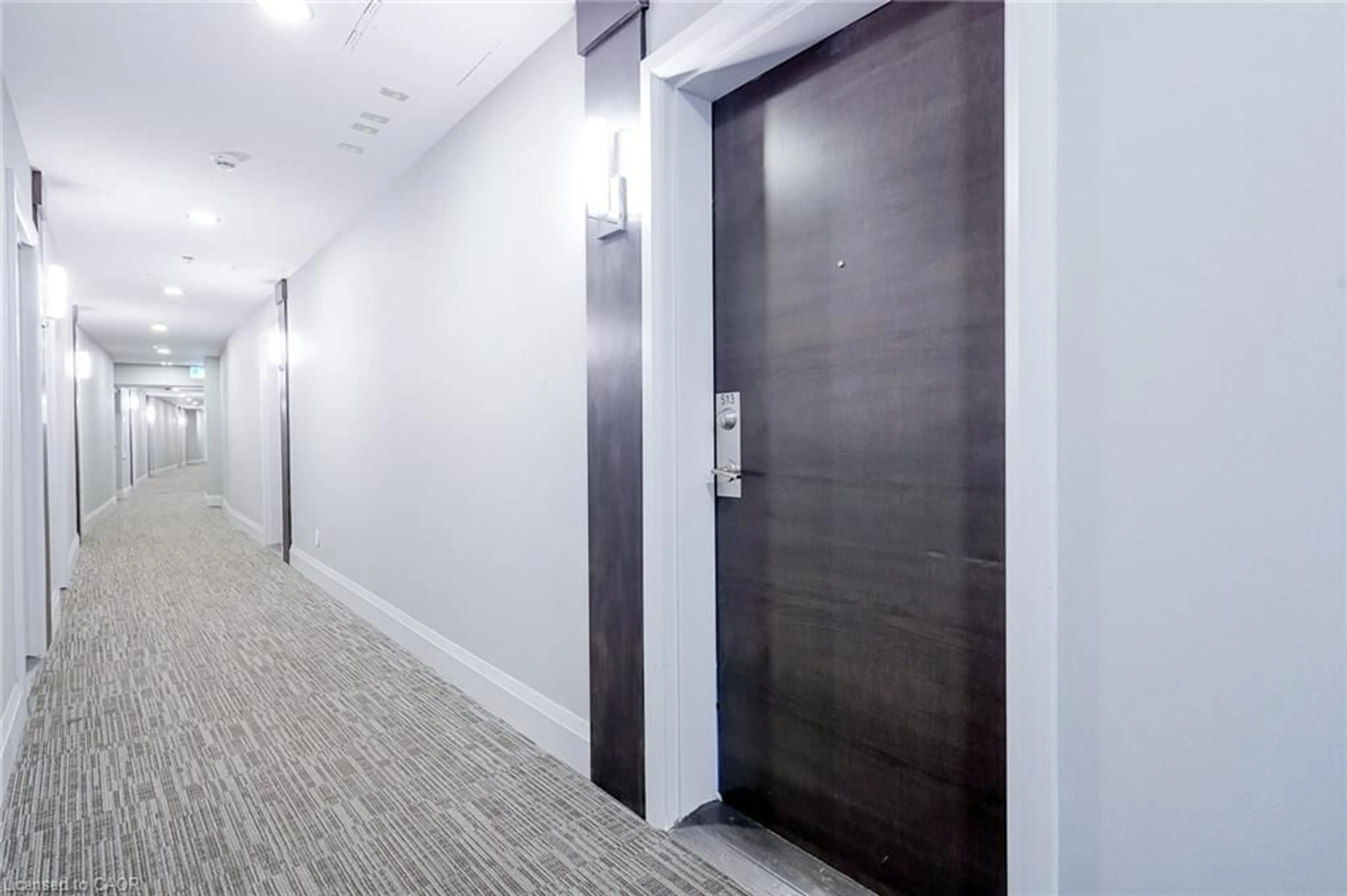Indoor foyer for 150 Oak Park Pk #513, Oakville Ontario L6H 0K2