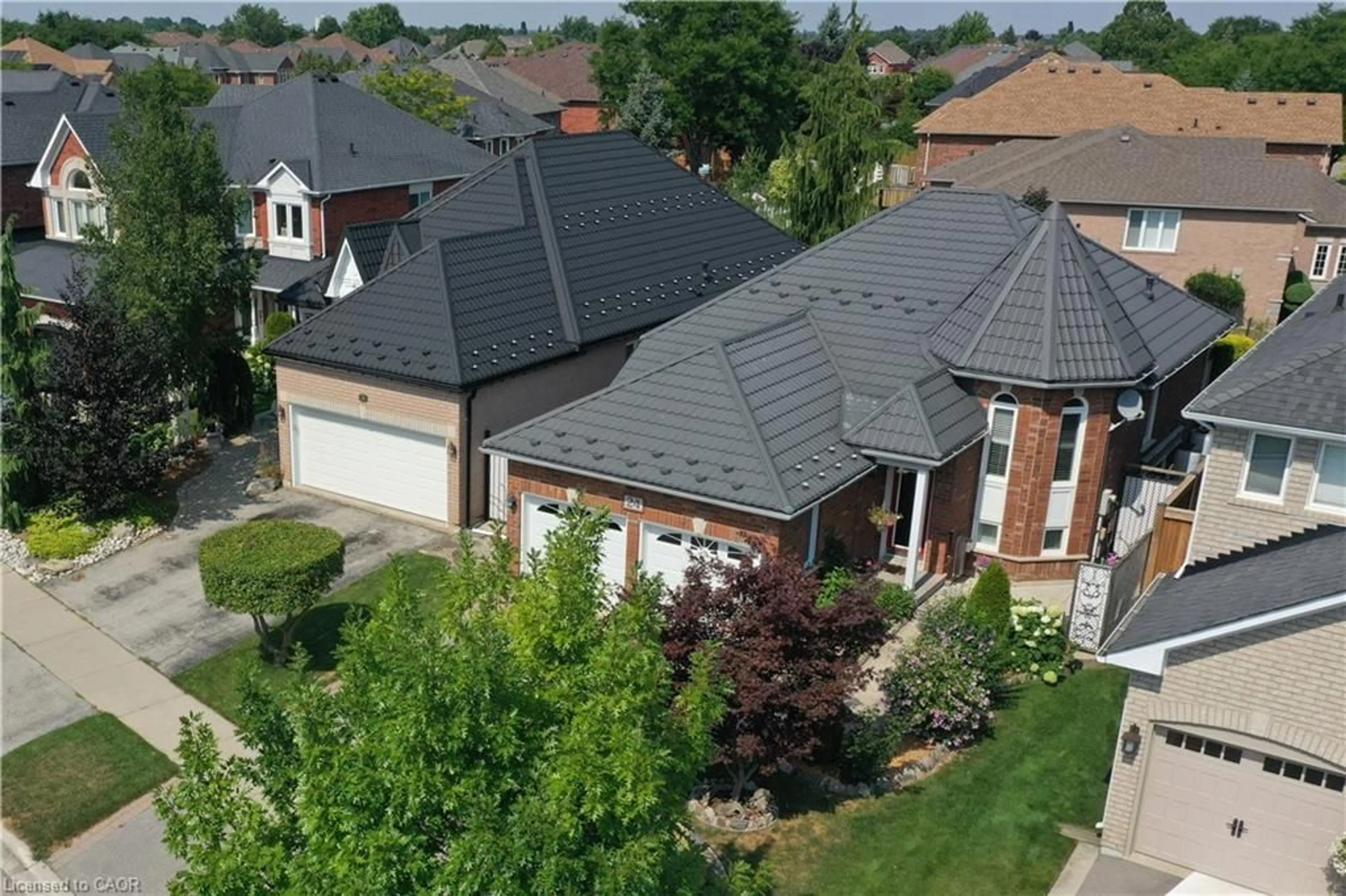 A pic from outside/outdoor area/front of a property/back of a property/a pic from drone, street for 24 Huffmann Dr, Georgetown Ontario L7G 5W4