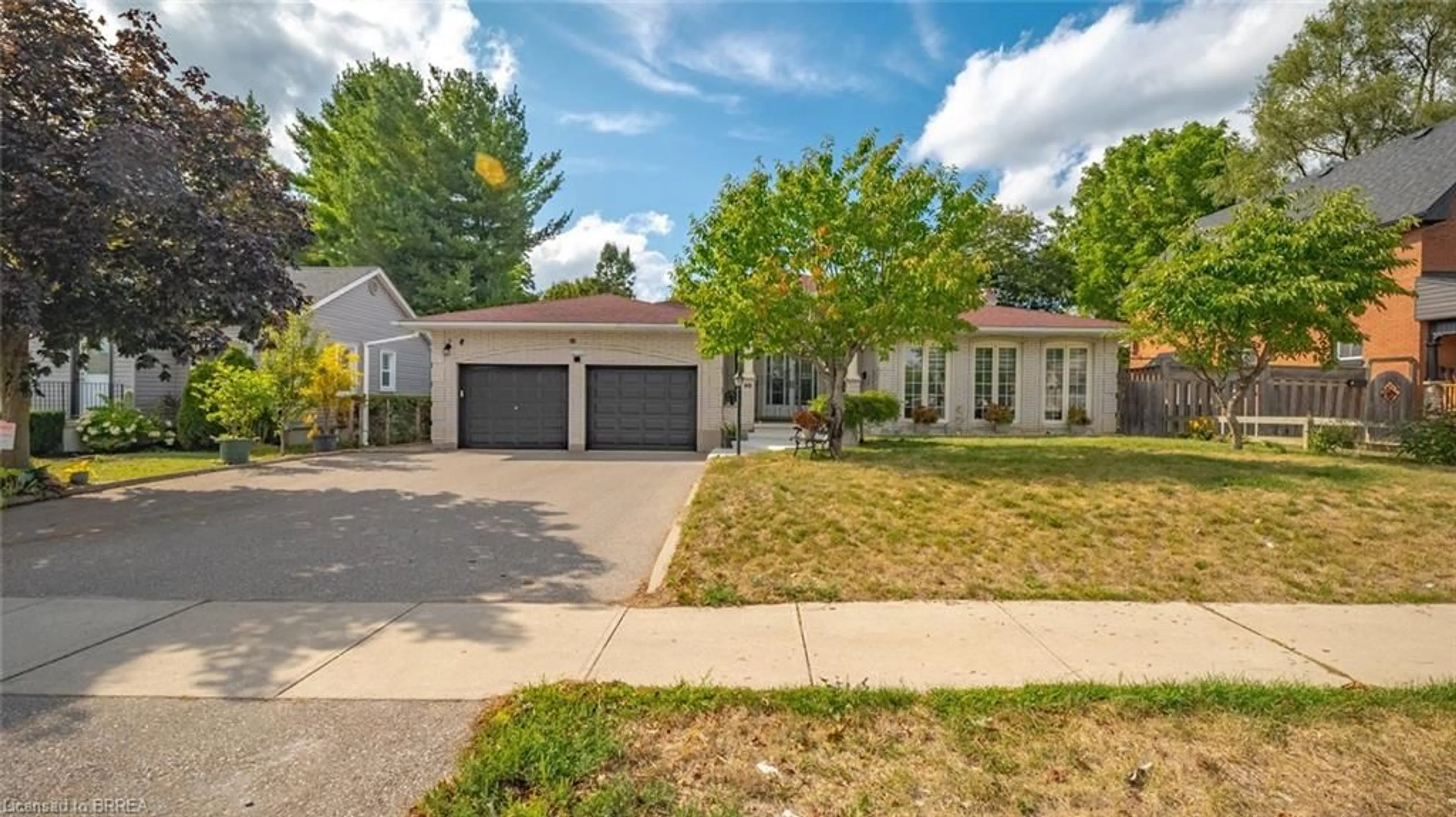 Home with vinyl exterior material, street for 90 North Park St, Brantford Ontario N3R 4K1