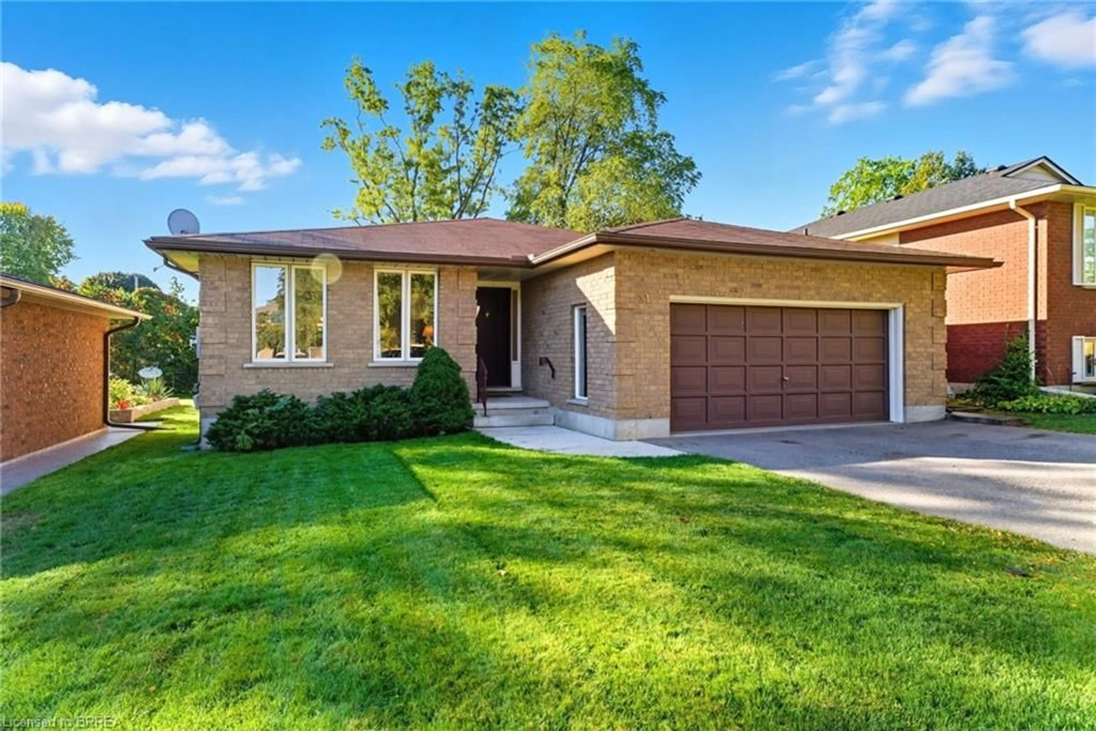 Home with brick exterior material, street for 31 Belaire Rd, Brantford Ontario N3R 6Z3