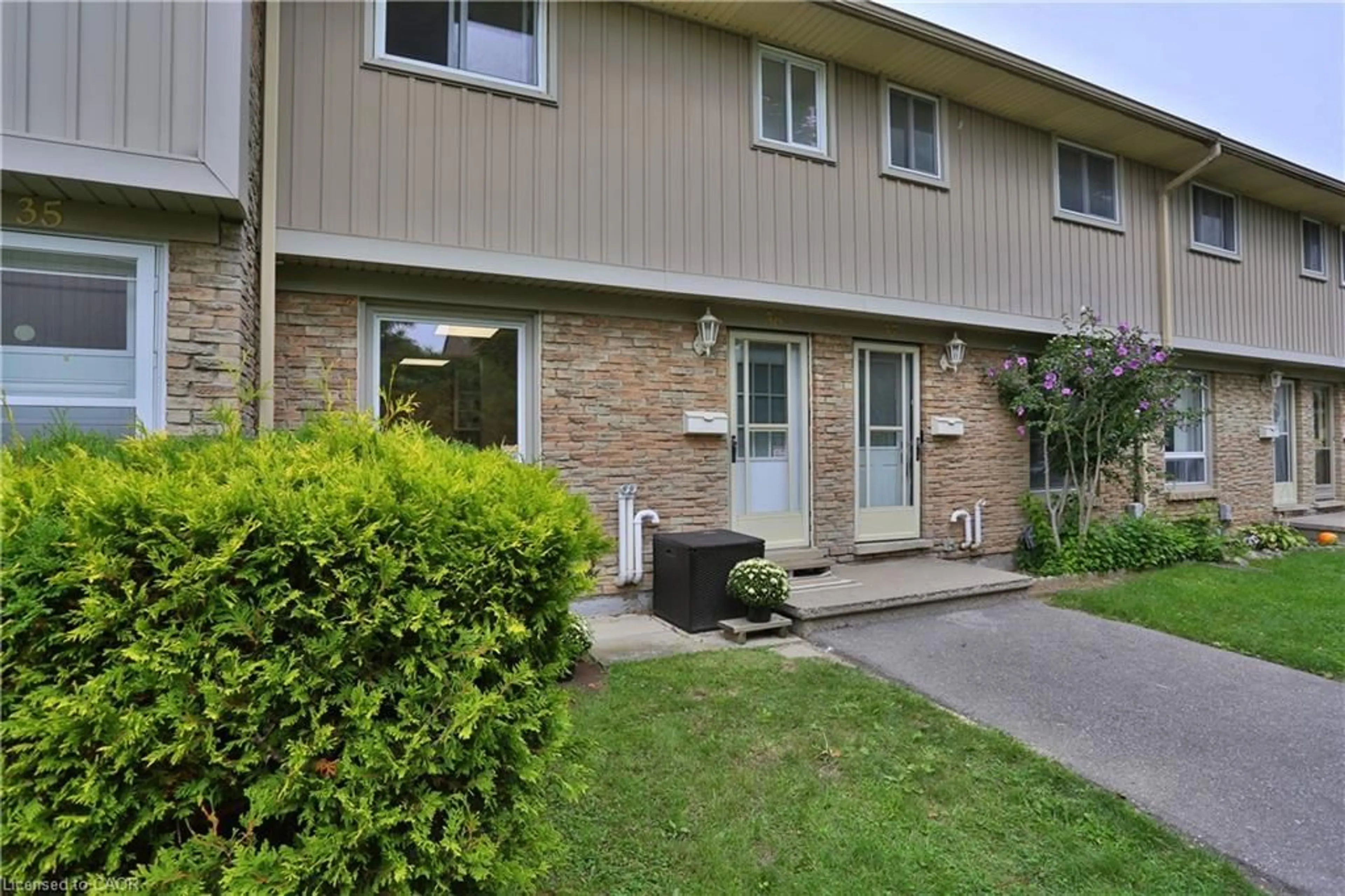 Patio, street for 66 Glamis Rd #36, Cambridge Ontario N1R 6S7