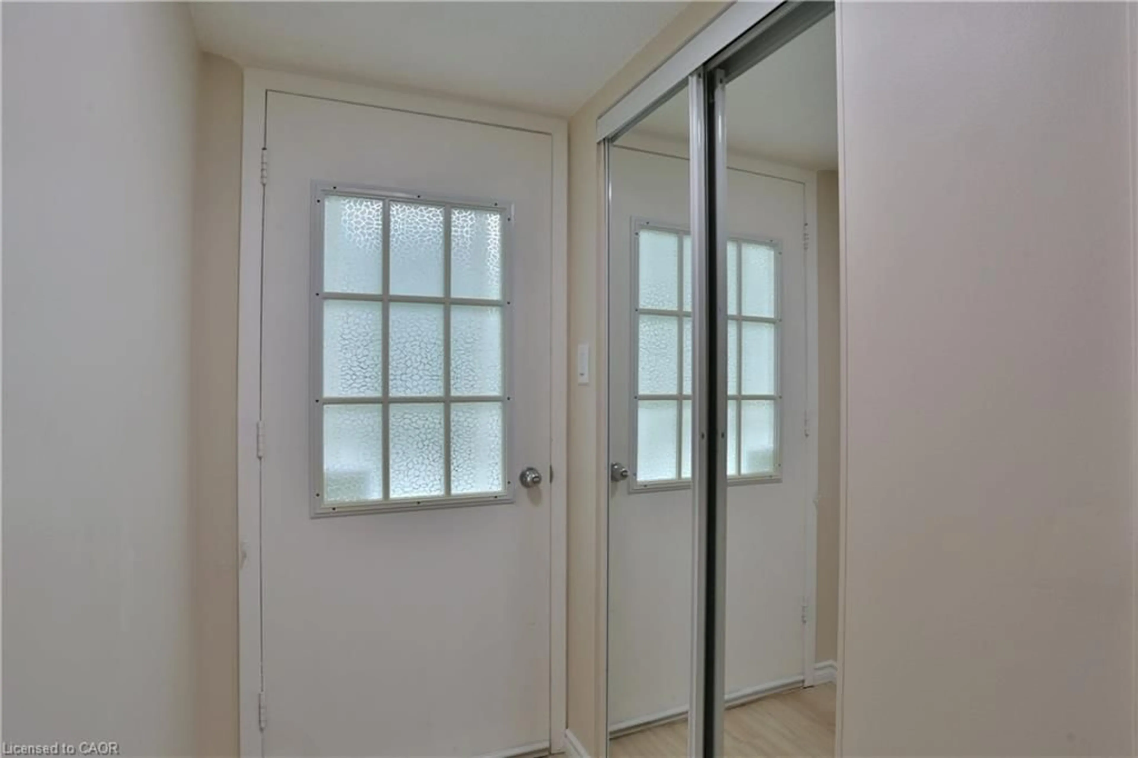 Indoor entryway for 66 Glamis Rd #36, Cambridge Ontario N1R 6S7