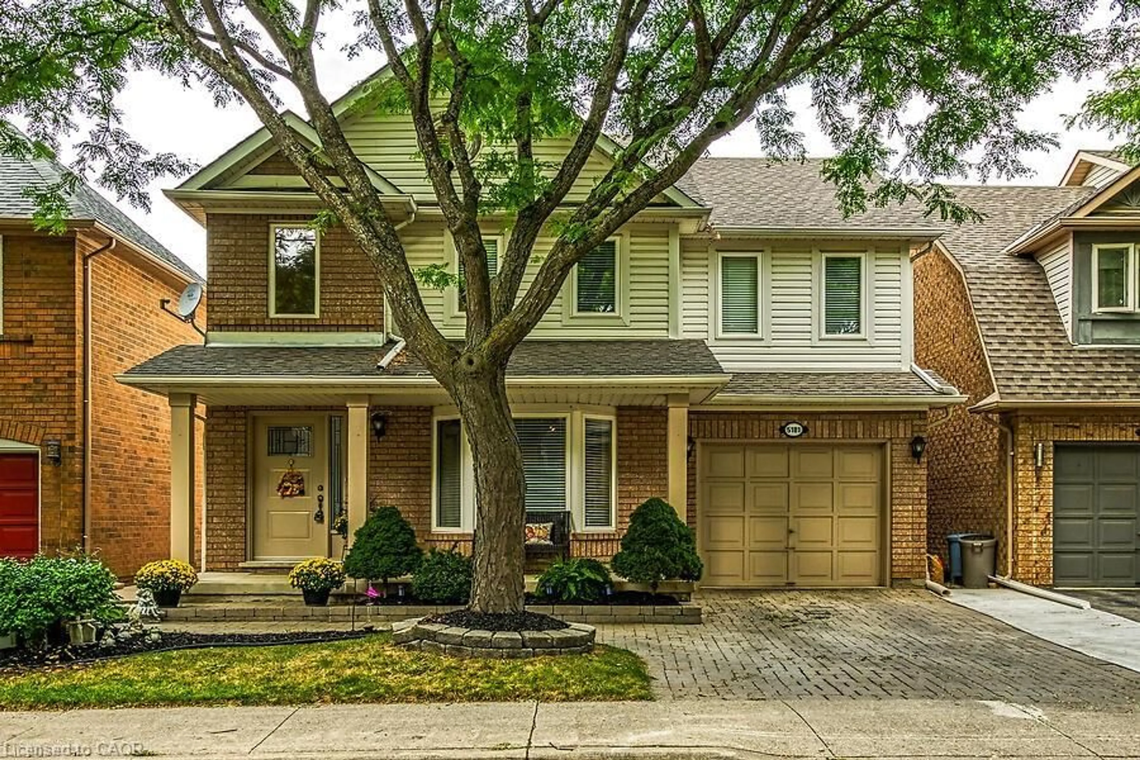 Home with brick exterior material, street for 5181 Wood Cres, Burlington Ontario L7L 6N3