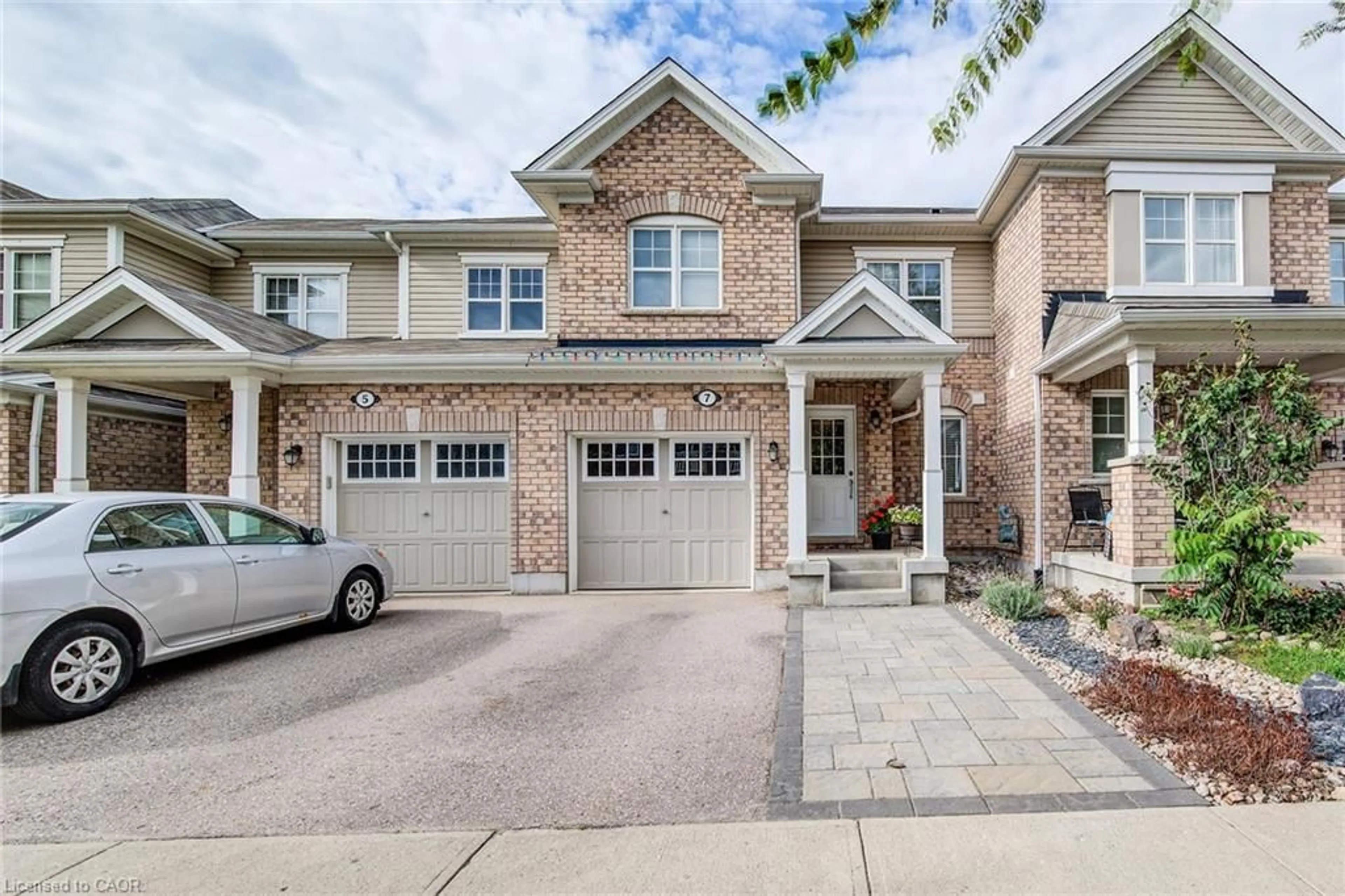 Home with brick exterior material, street for 7 Stratus St, Kitchener Ontario N2R 0K6
