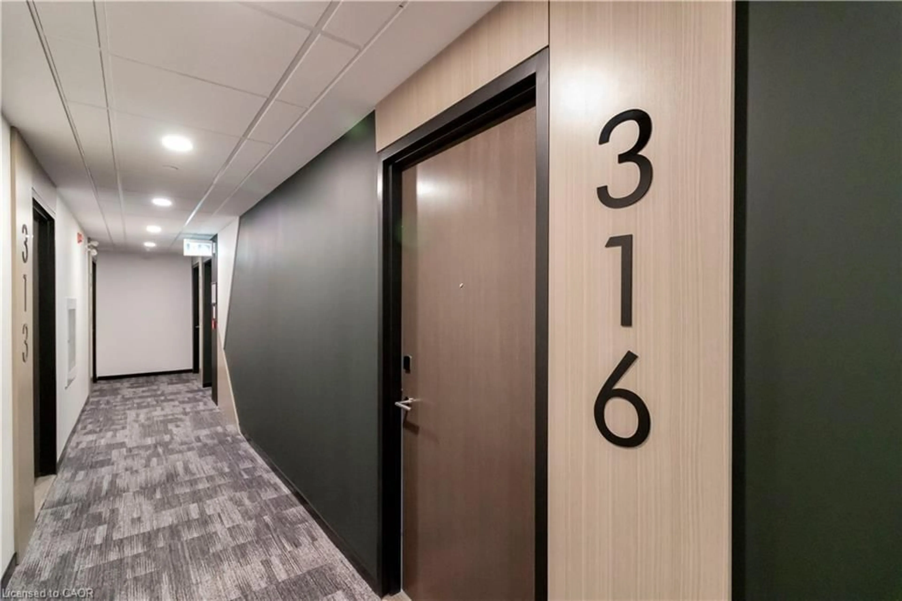 Indoor foyer for 101 Golden Eagle Rd #316, Waterloo Ontario N2V 0H4