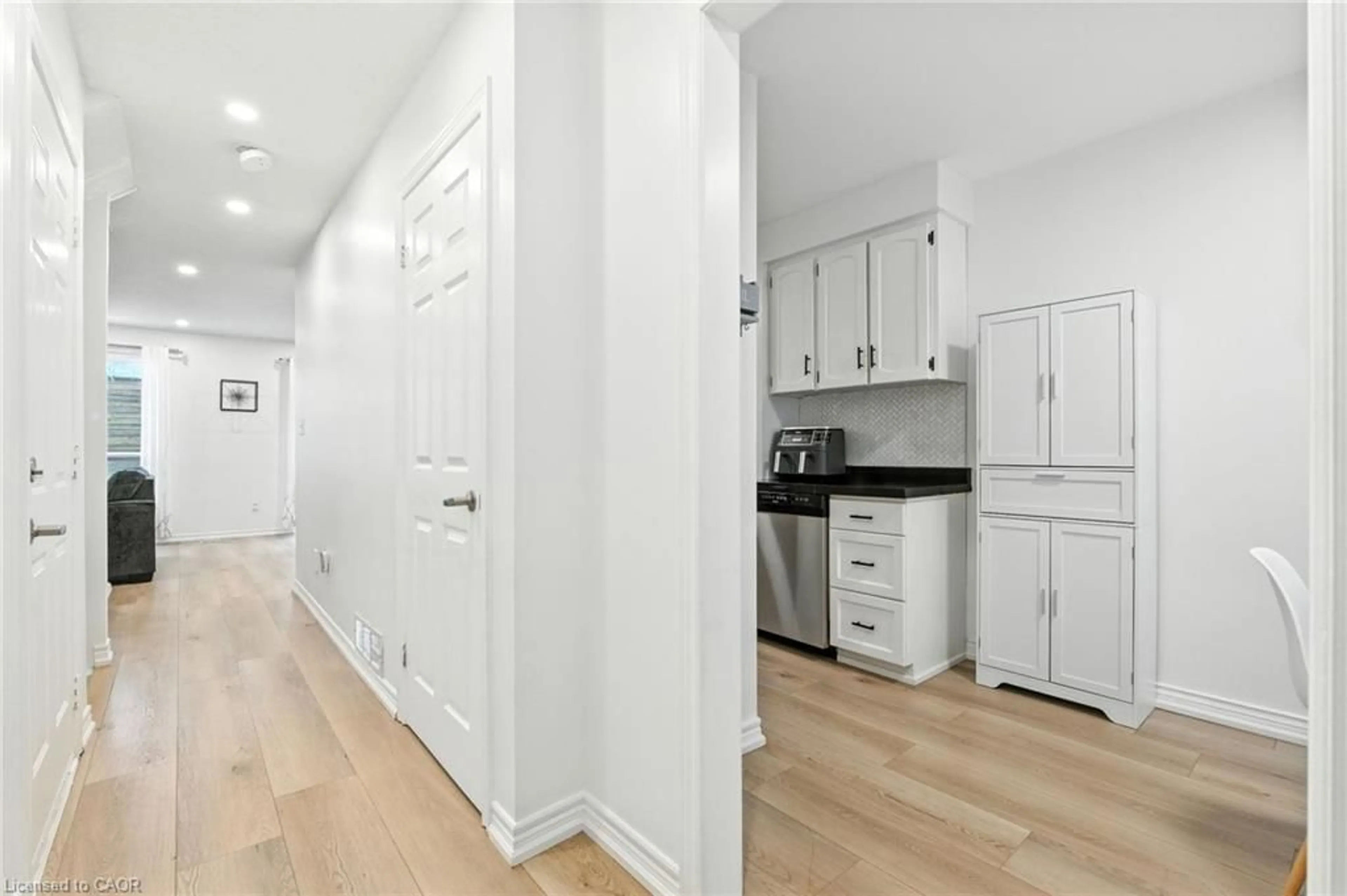 Unknown for 2252 Walkers Line #4, Burlington Ontario L7M 3Y8