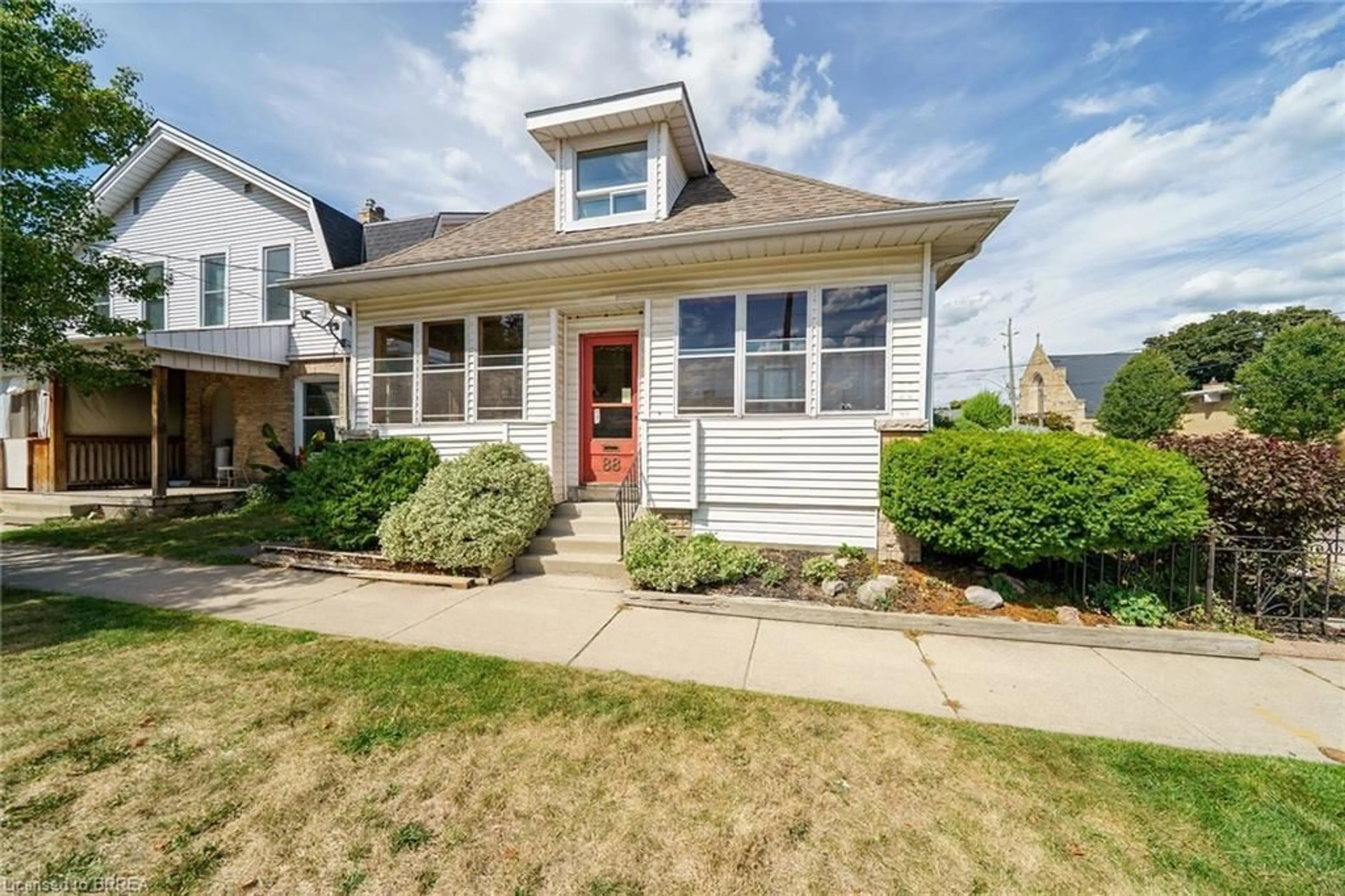 Home with vinyl exterior material, street for 88 East Ave, Brantford Ontario N3S 3L7