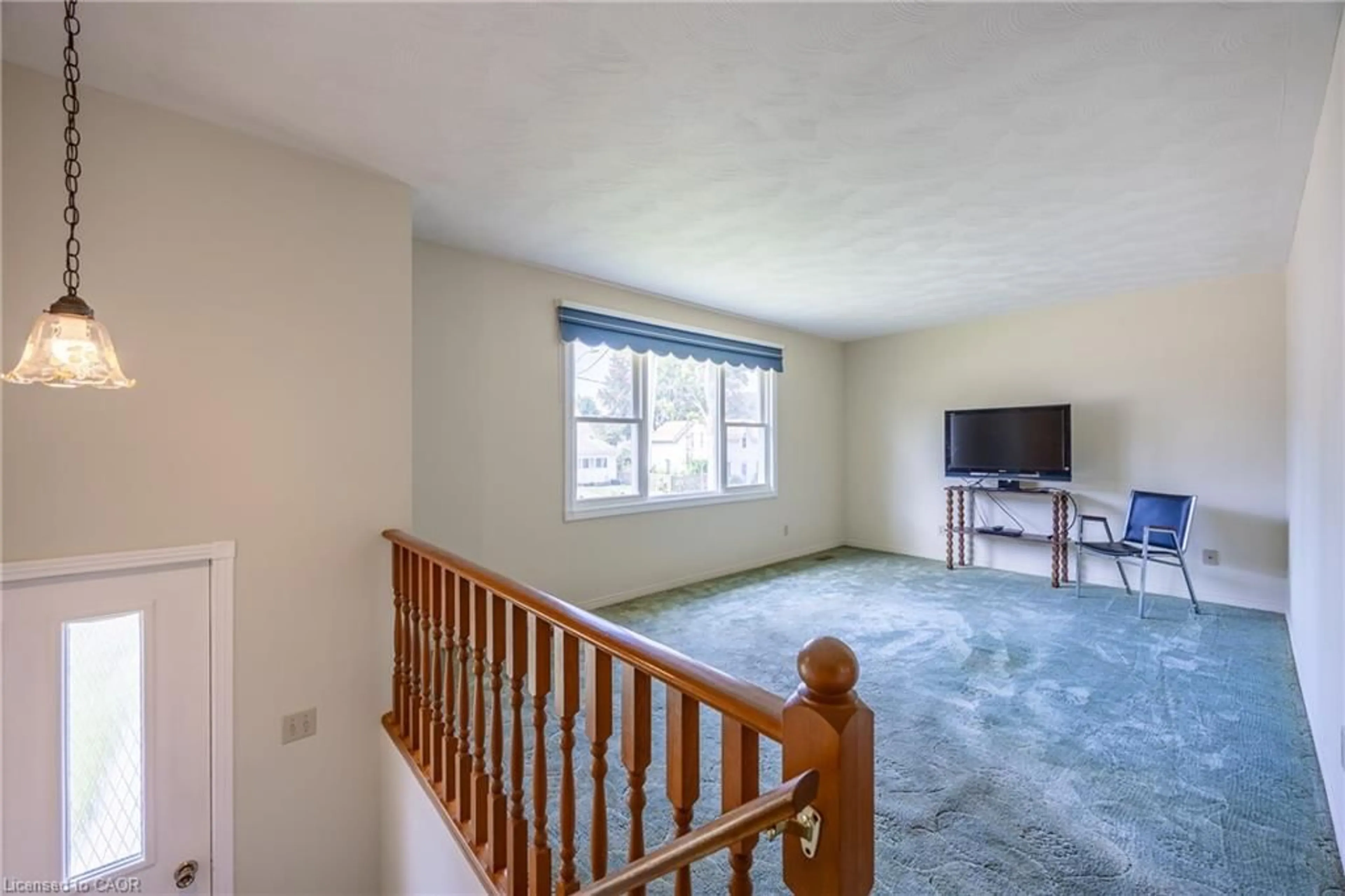A pic of a room for 99 Wellington St, Waterford Ontario N0E 1Y0