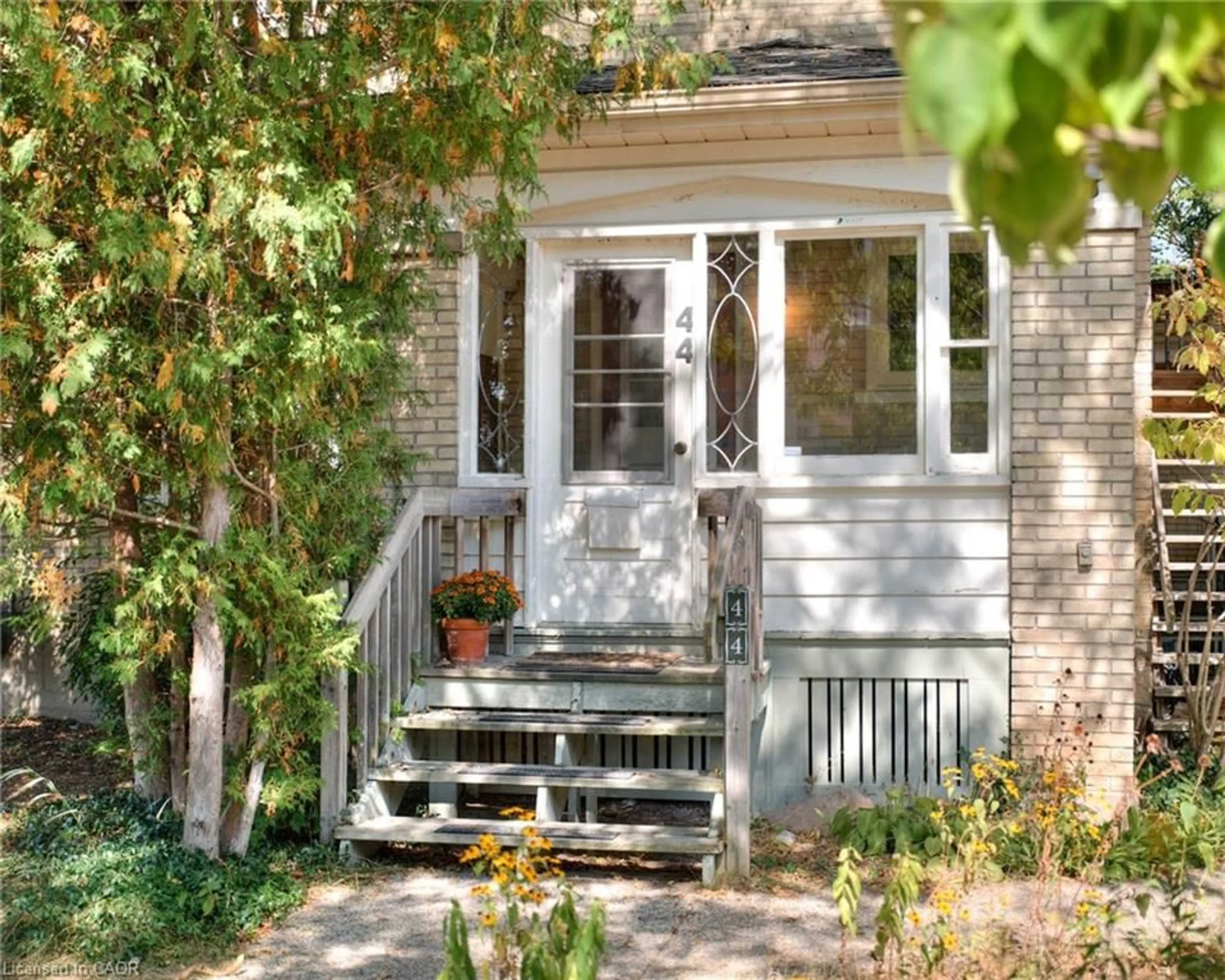 Home with vinyl exterior material, street for 44 Ellen St, Kitchener Ontario N2H 1L4