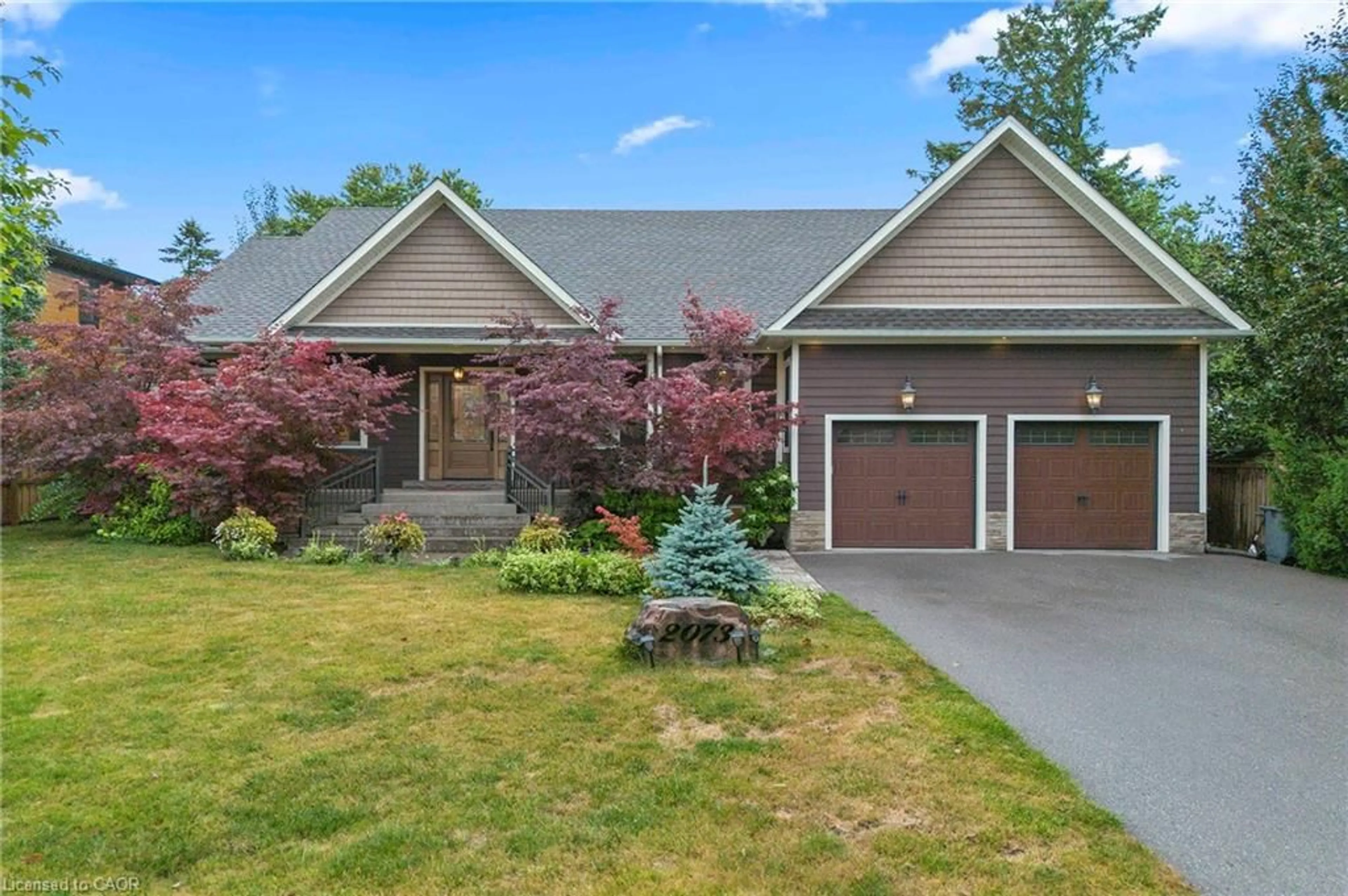 Home with vinyl exterior material, street for 2073 Deramore Dr, Oakville Ontario L6J 2P7