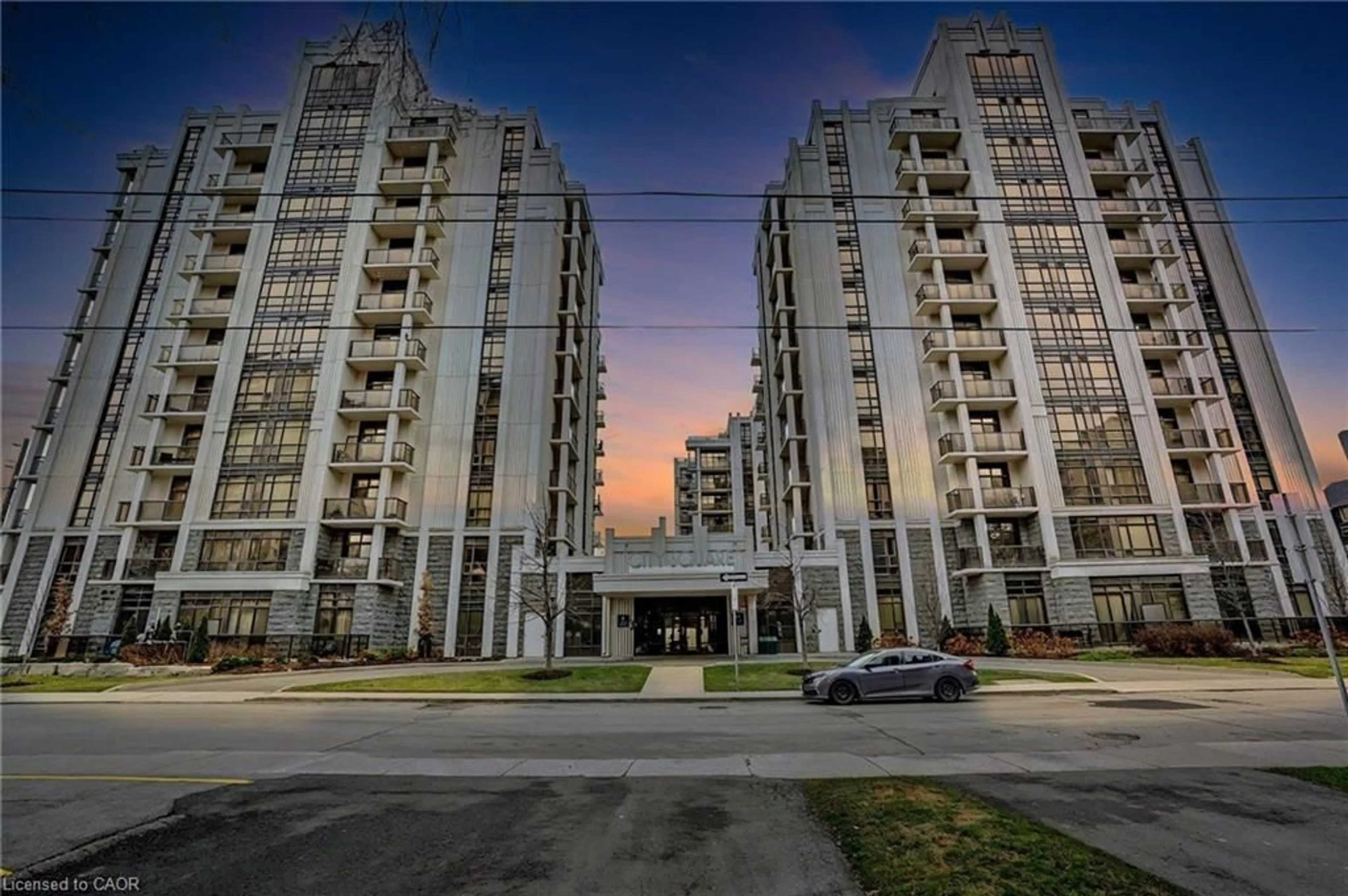 Indoor foyer for 85 Robinson St #702, Hamilton Ontario L8P 0B9