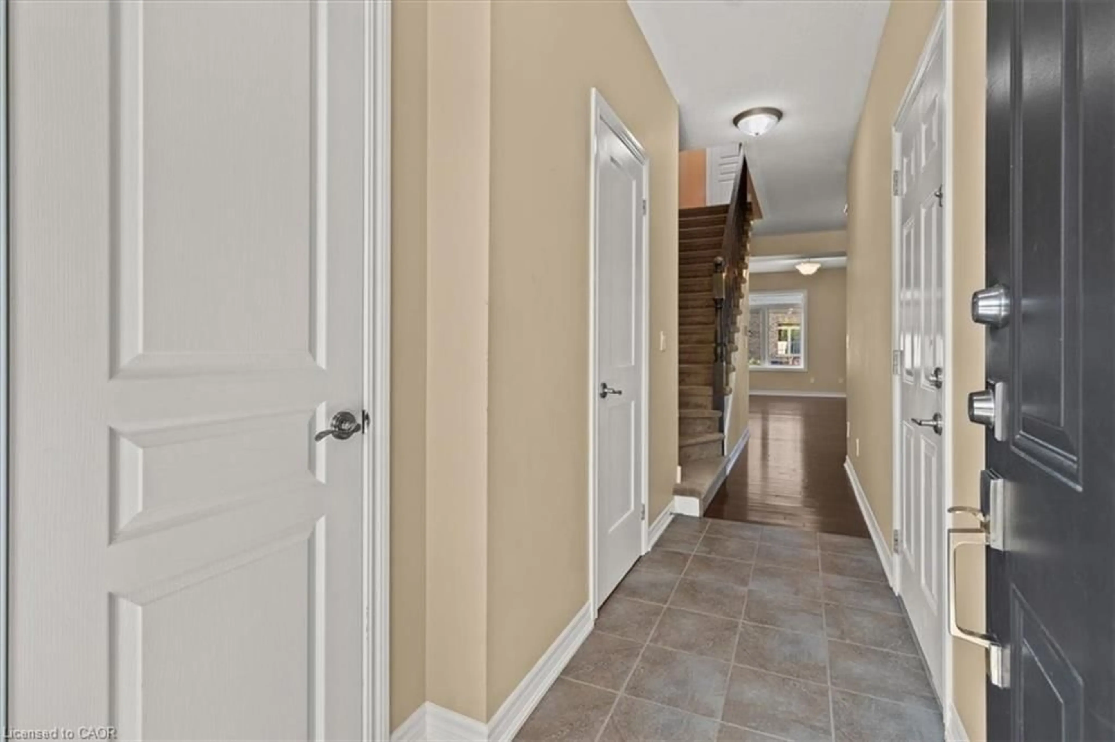 Indoor entryway for 80 Willow St #63, Paris Ontario N3L 2K6