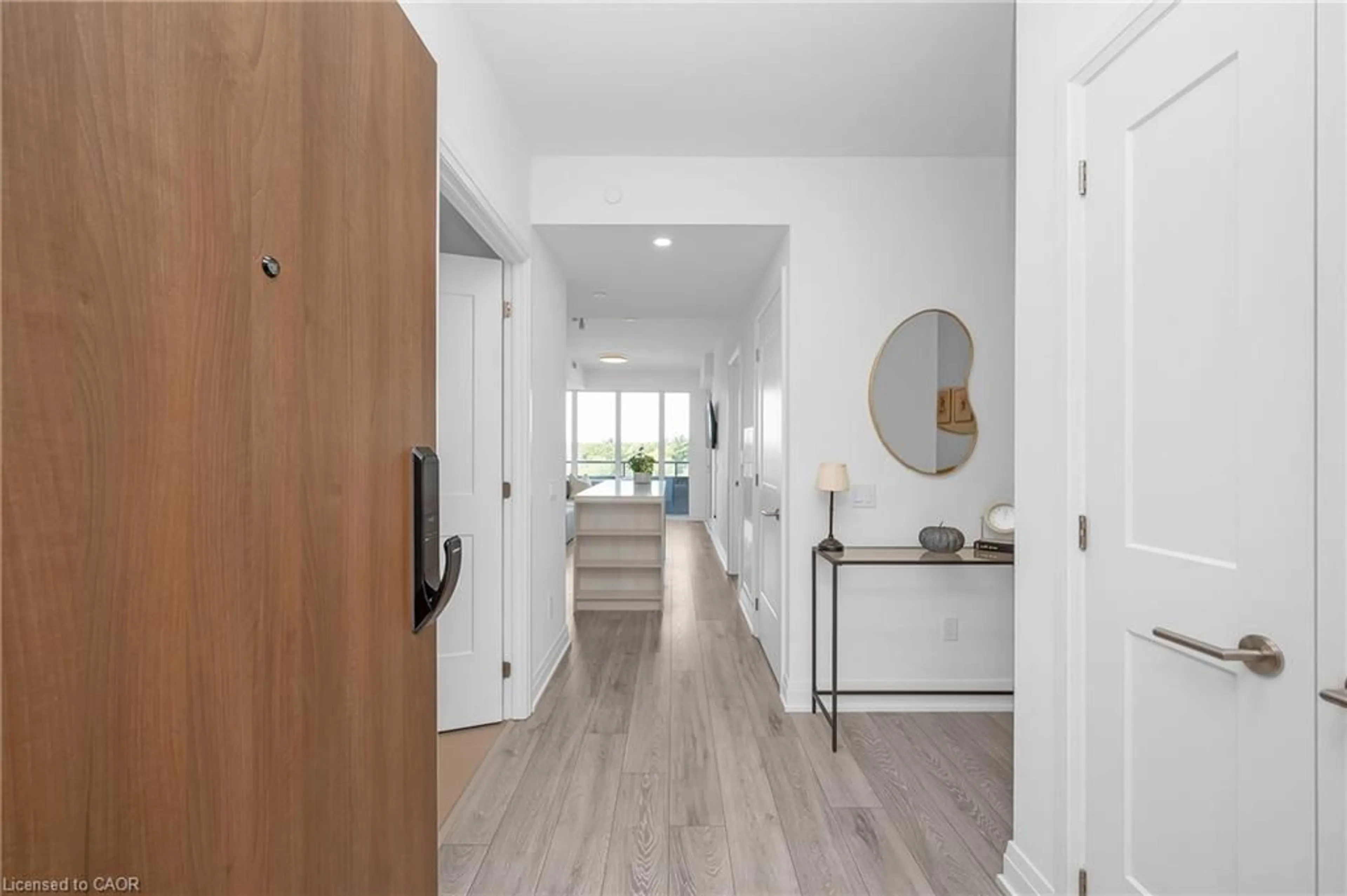 Indoor entryway for 21 Park St #1011, Mississauga Ontario L5G 1L7
