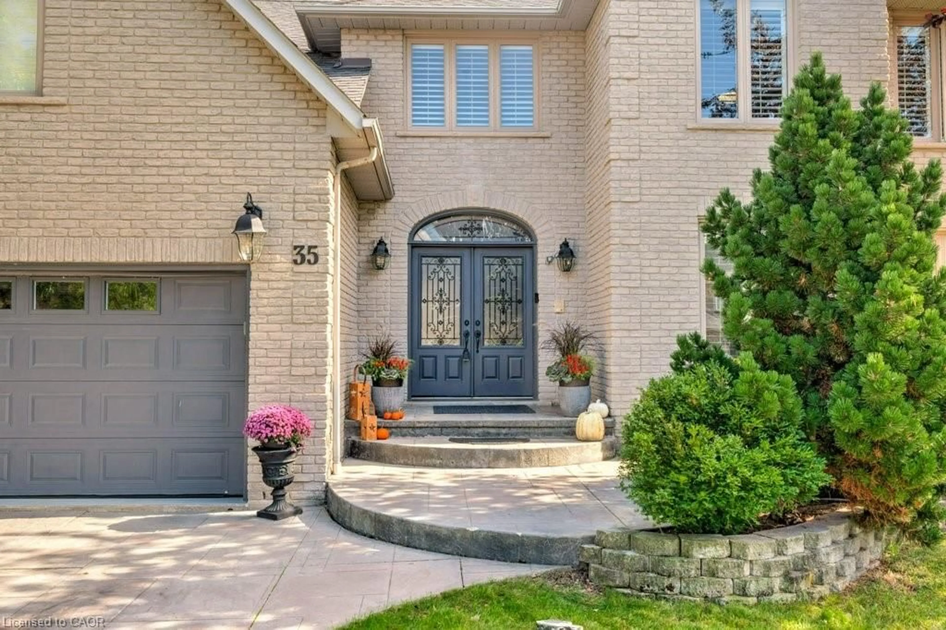 Home with brick exterior material, street for 35 Lido Dr, Stoney Creek Ontario L8E 5E8