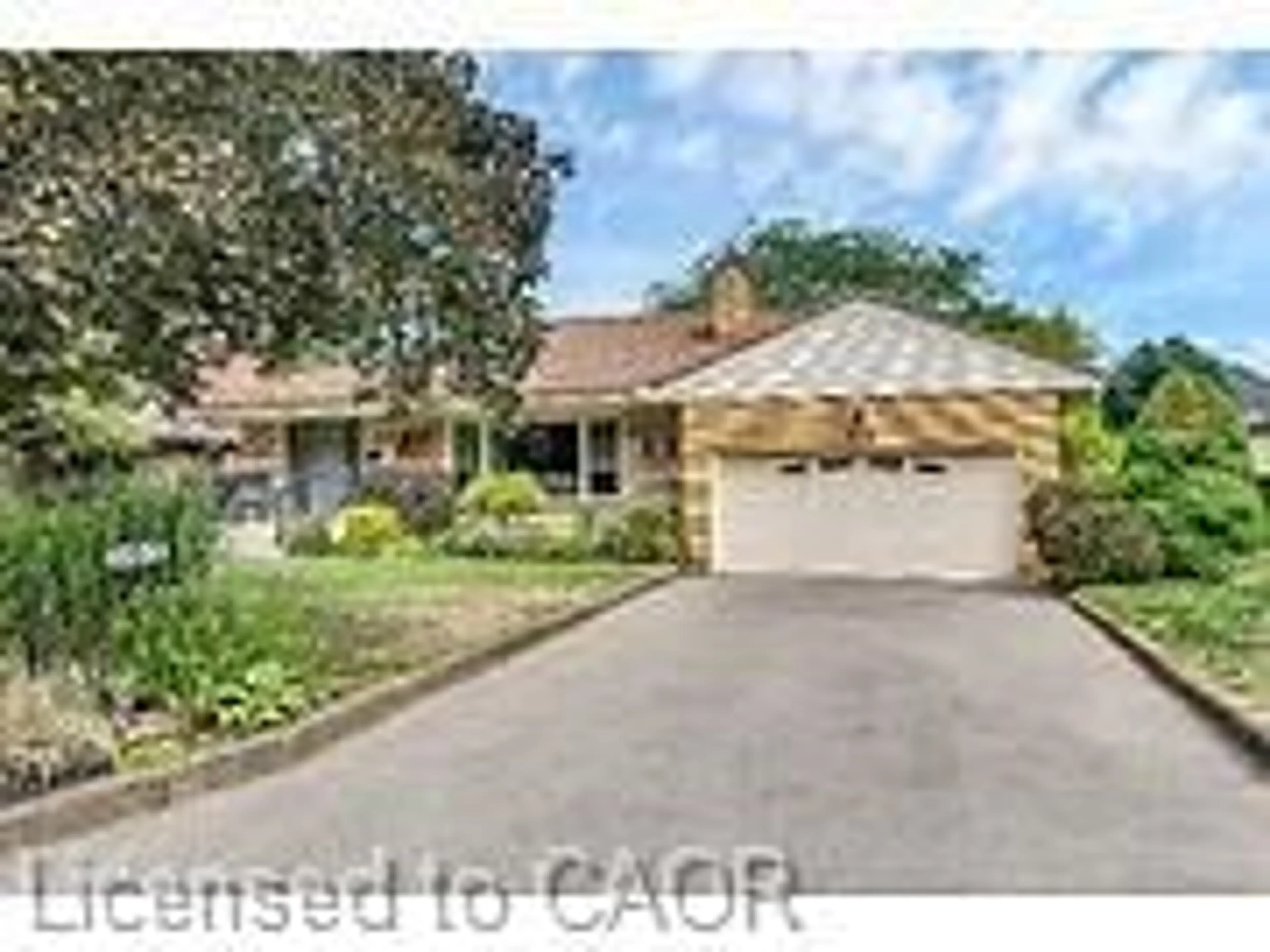 A pic from outside/outdoor area/front of a property/back of a property/a pic from drone, street for 103 Bertram Dr, Dundas Ontario L9H 4T8