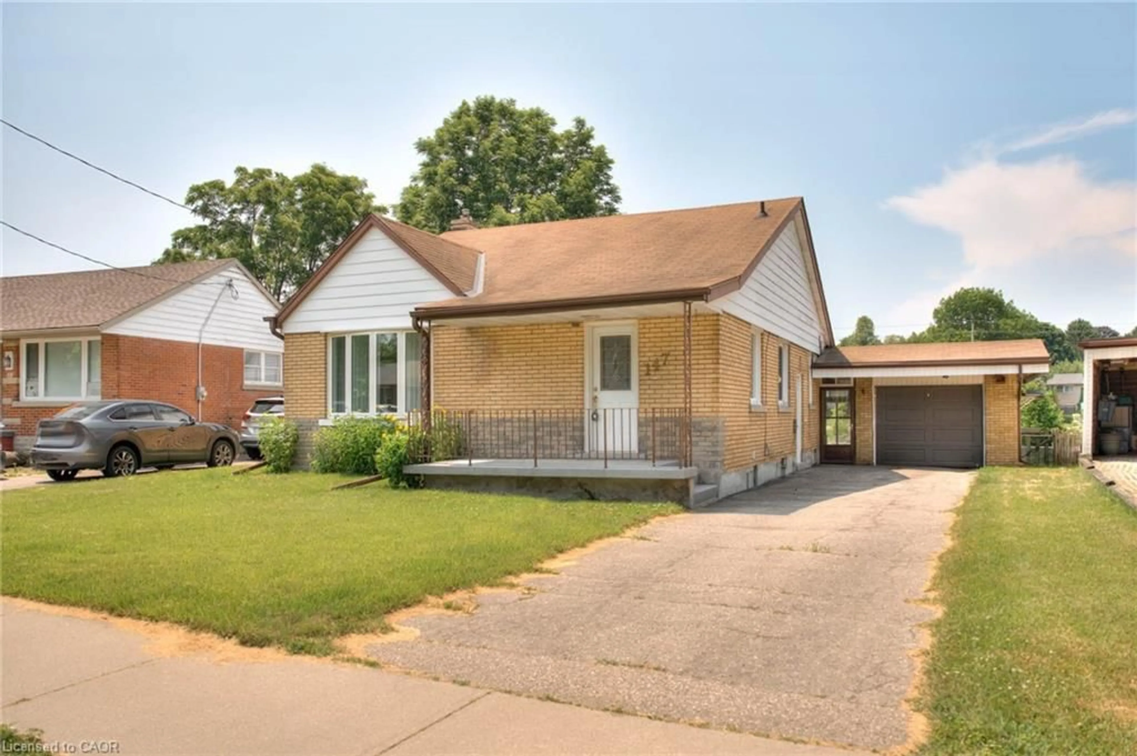 Home with brick exterior material, street for 147 Clark Ave, Kitchener Ontario N2C 1Y1
