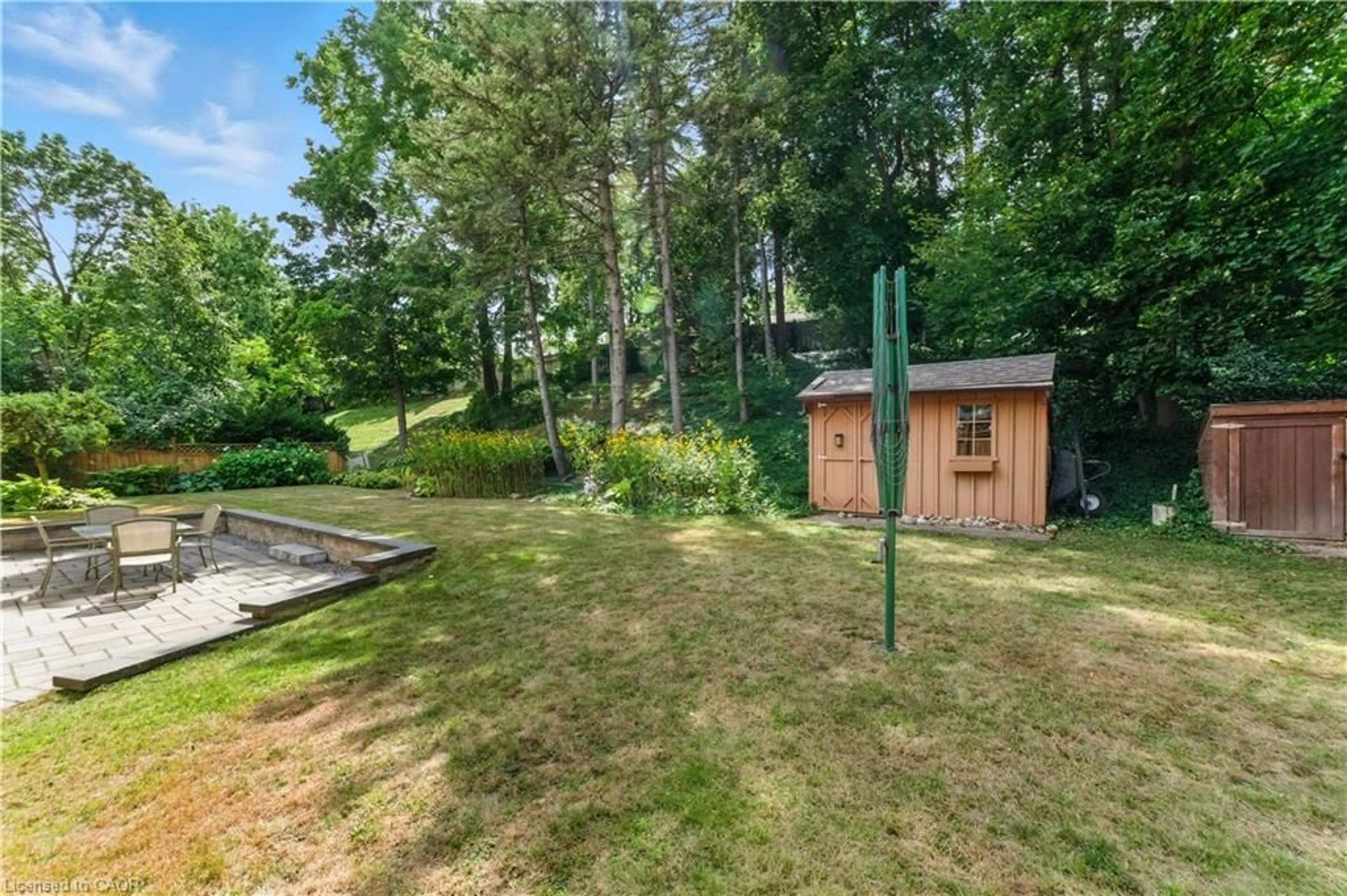 Shed for 33 Shadywood Cres, Kitchener Ontario N2M 4J1