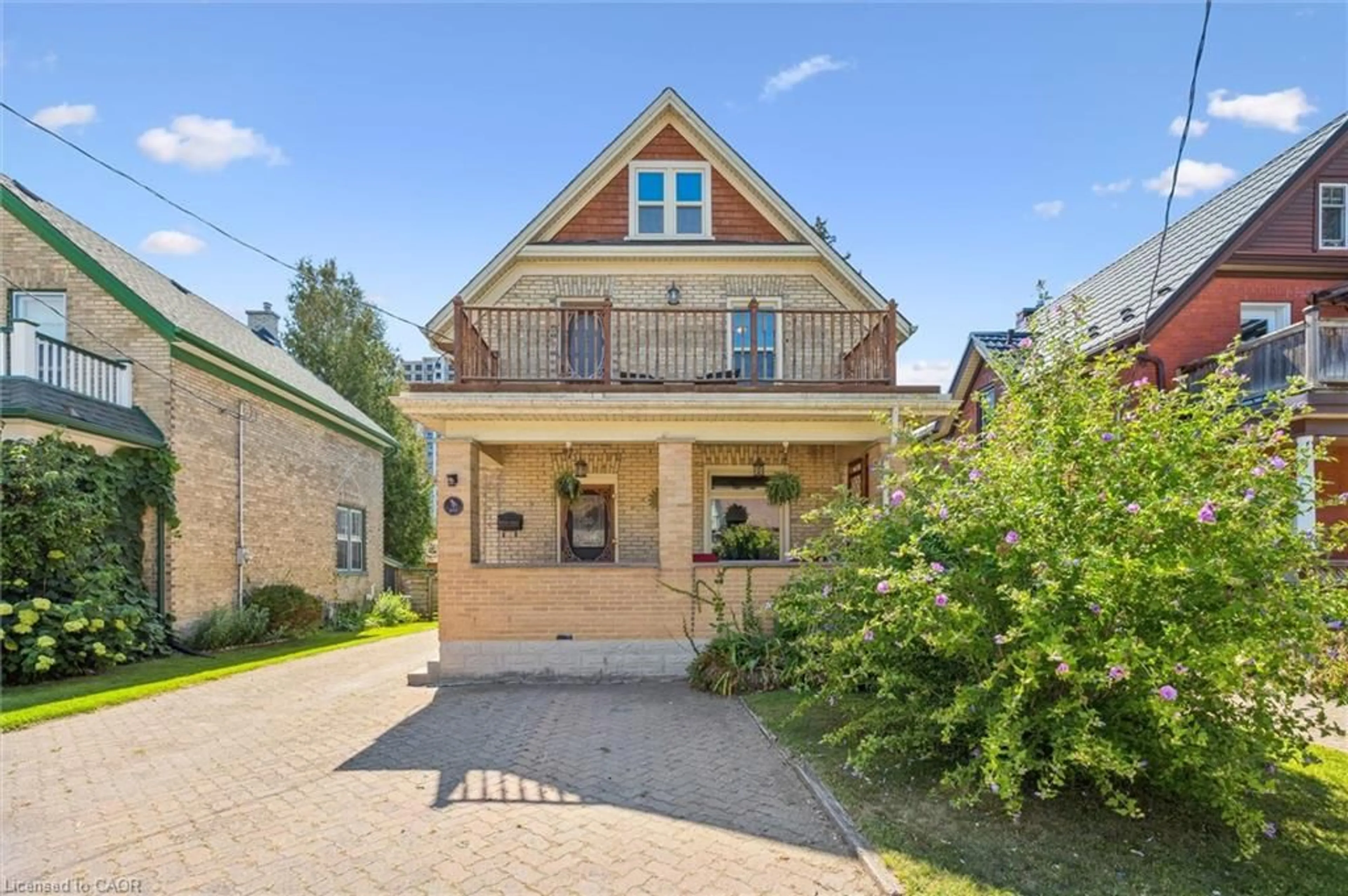 Home with brick exterior material, street for 233 Duke St, Kitchener Ontario N2H 1B2