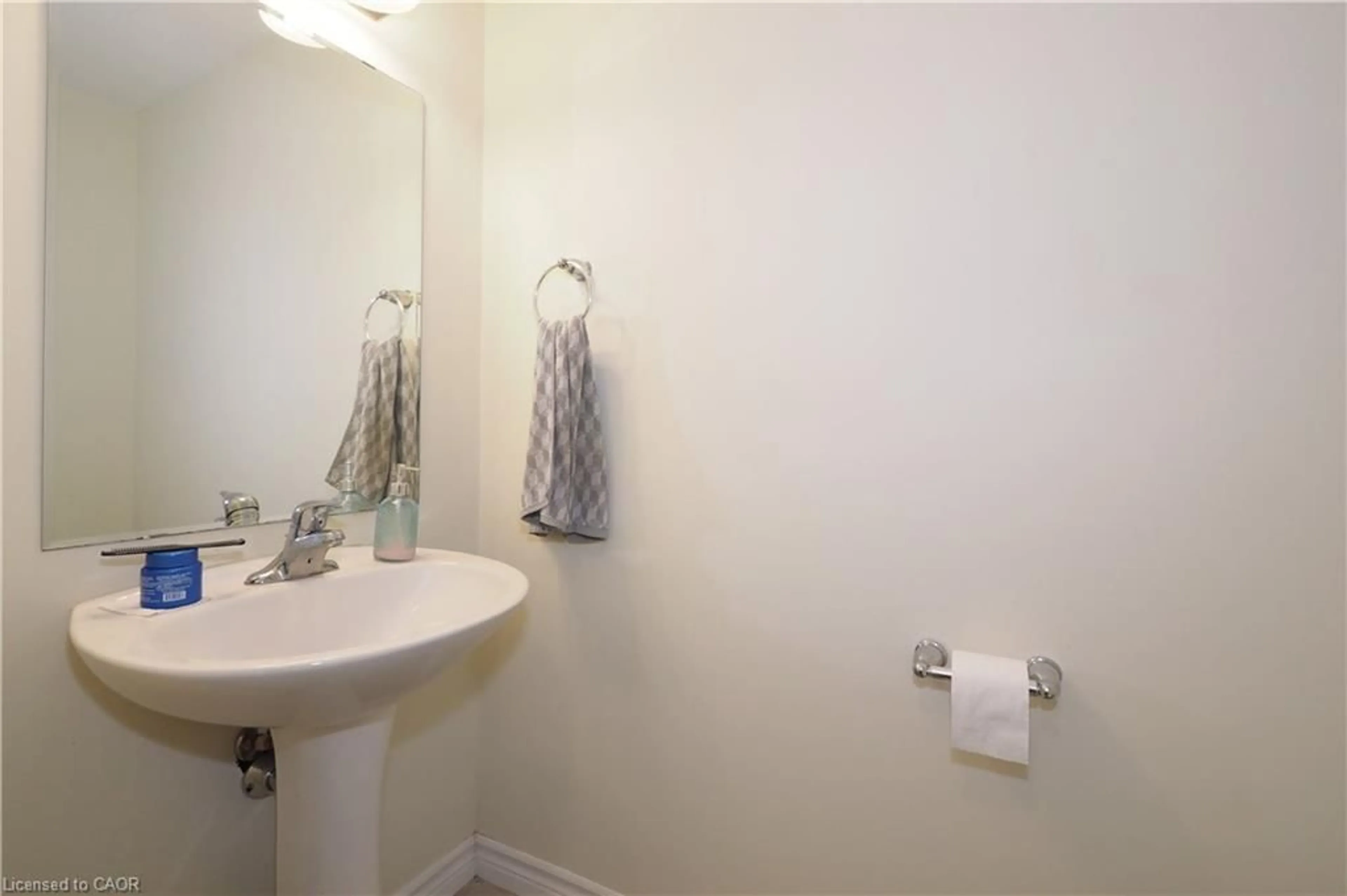 Standard bathroom, unknown for 388 Old Huron Rd #6C, Kitchener Ontario N2R 0J5