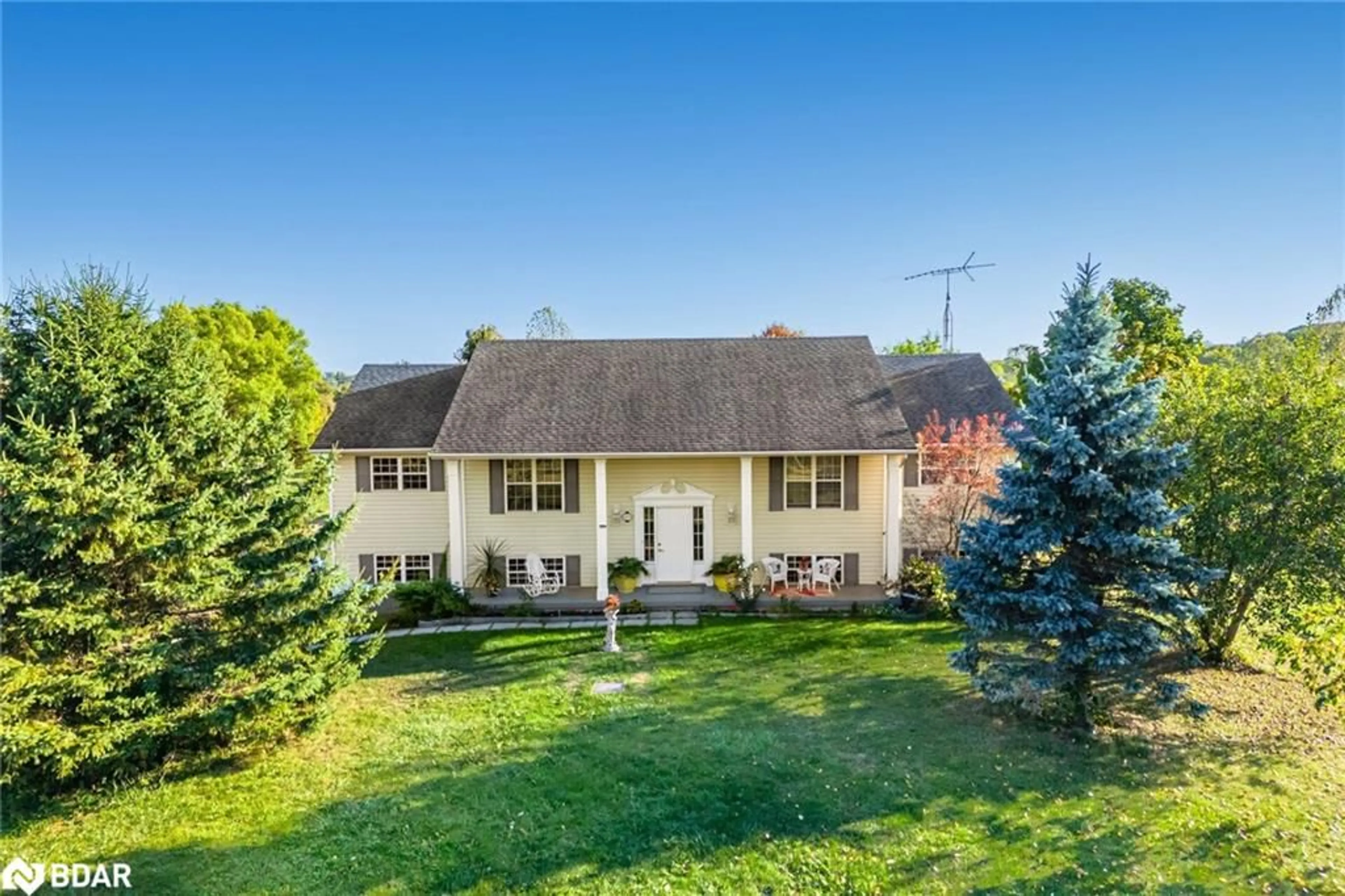 A pic from outside/outdoor area/front of a property/back of a property/a pic from drone, unknown for 3373 Nigh Rd, Fort Erie Ontario L0S 1N0