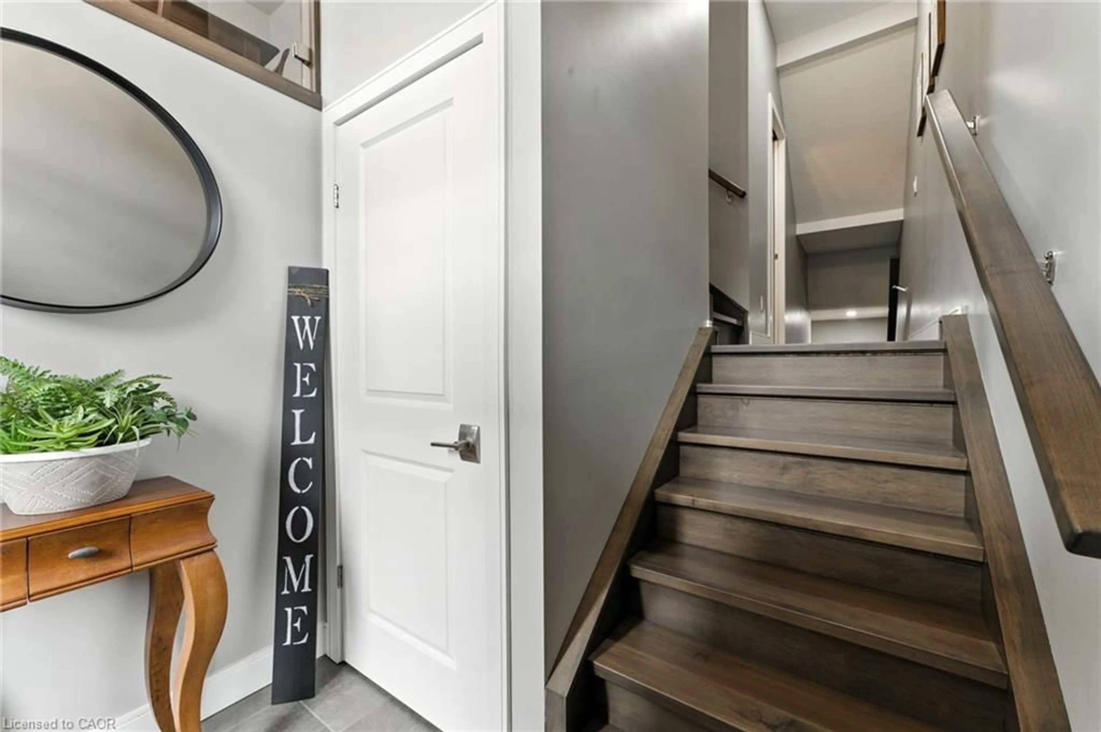 Indoor entryway for 60 Arkell Rd #33, Guelph Ontario N1L 1G8