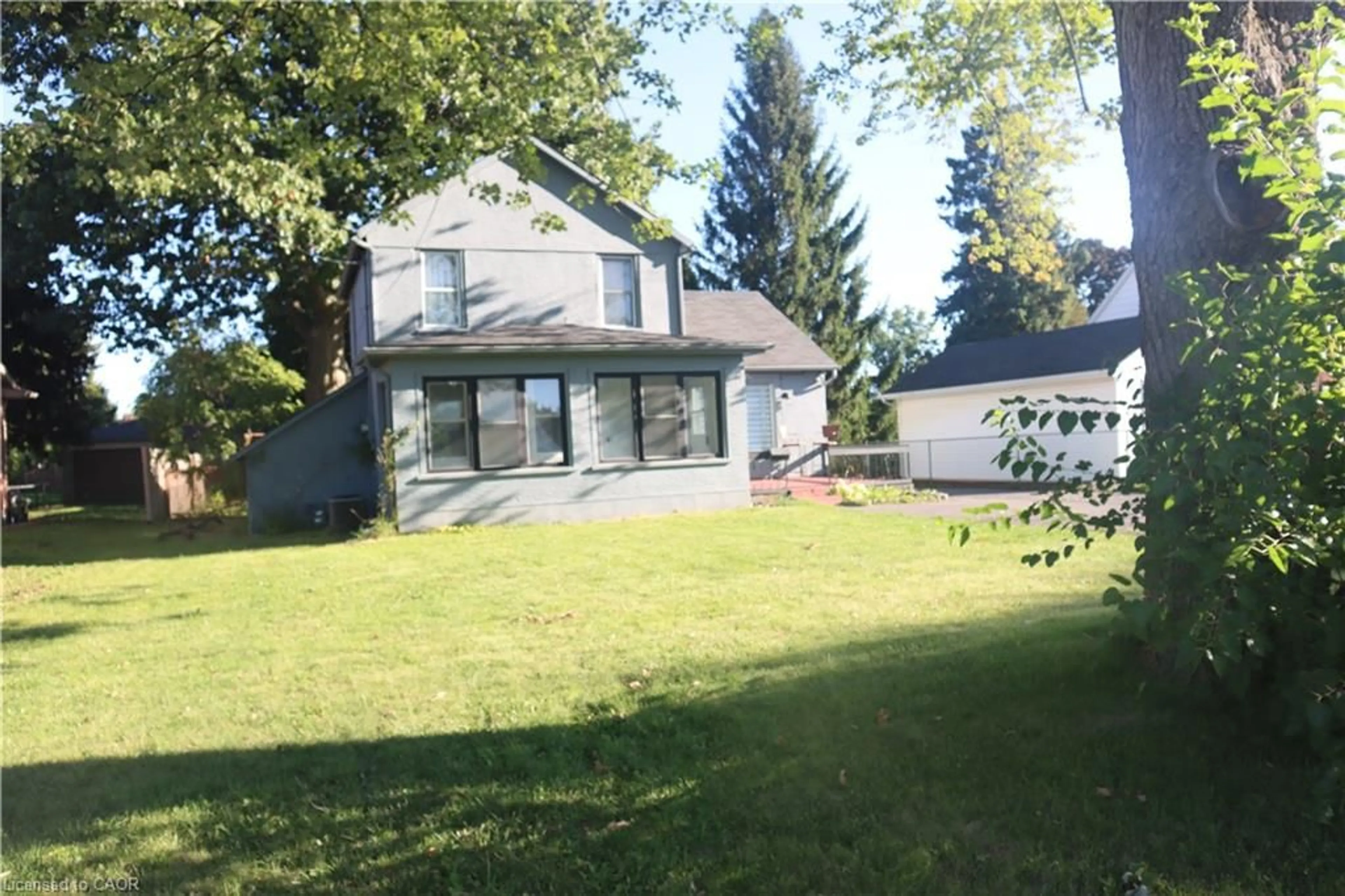 A pic from outside/outdoor area/front of a property/back of a property/a pic from drone, unknown for 6525 Oneil St, Niagara Falls Ontario L2J 1M7