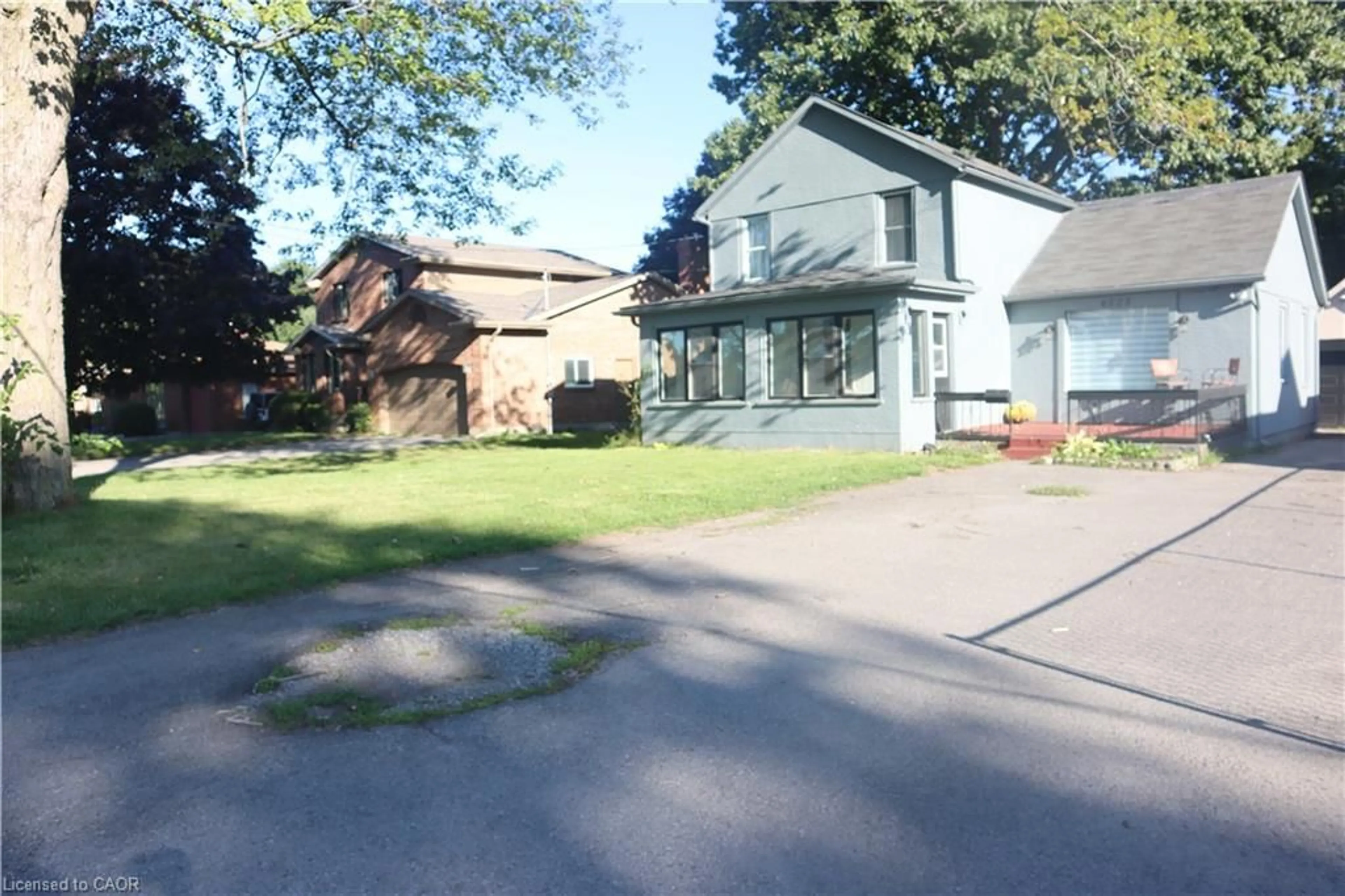 A pic from outside/outdoor area/front of a property/back of a property/a pic from drone, street for 6525 Oneil St, Niagara Falls Ontario L2J 1M7