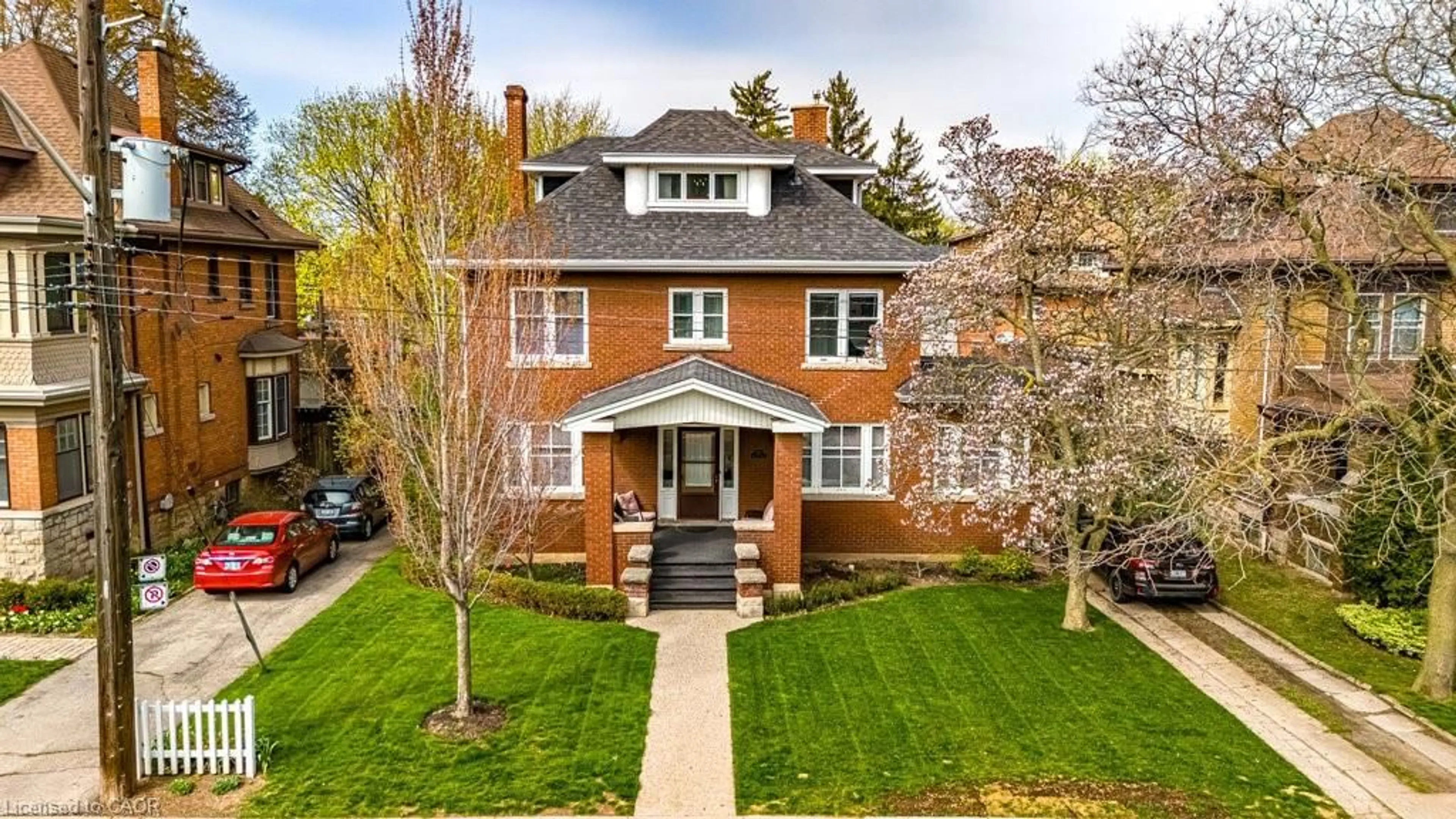 Home with brick exterior material, street for 125 Delaware Ave, Hamilton Ontario L8M 1V2