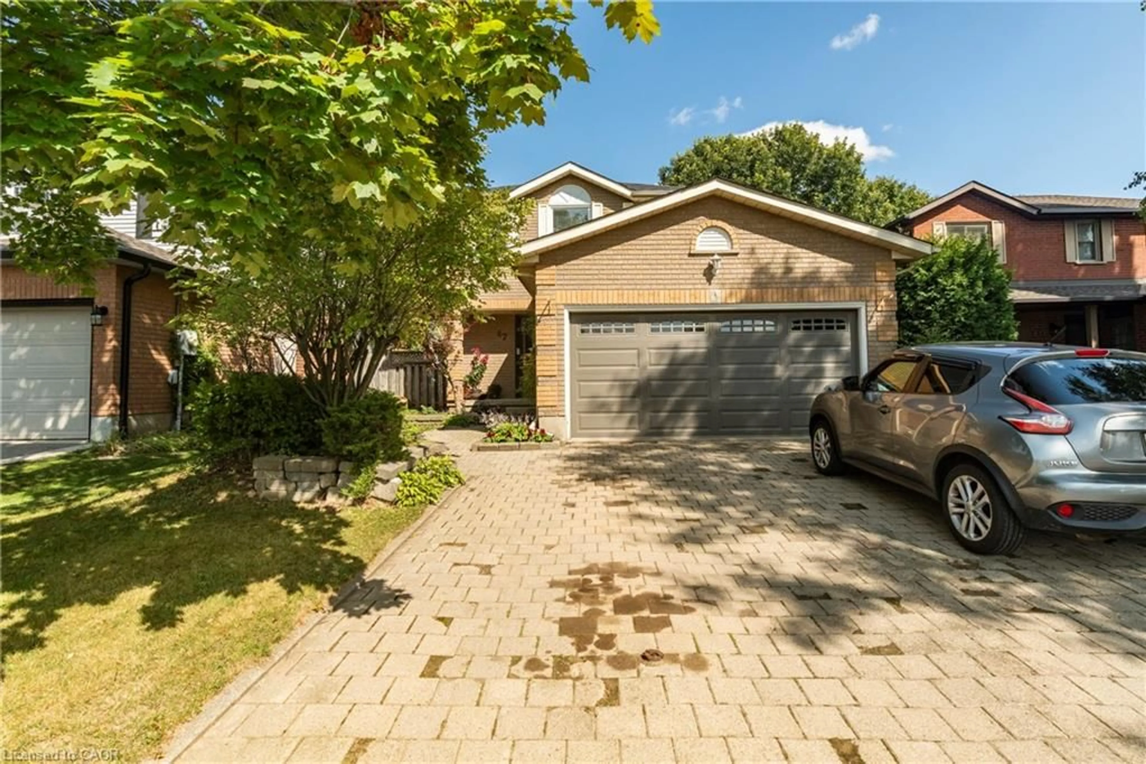 A pic from outside/outdoor area/front of a property/back of a property/a pic from drone, street for 47 Dawn Cres, Cambridge Ontario N3C 4A9