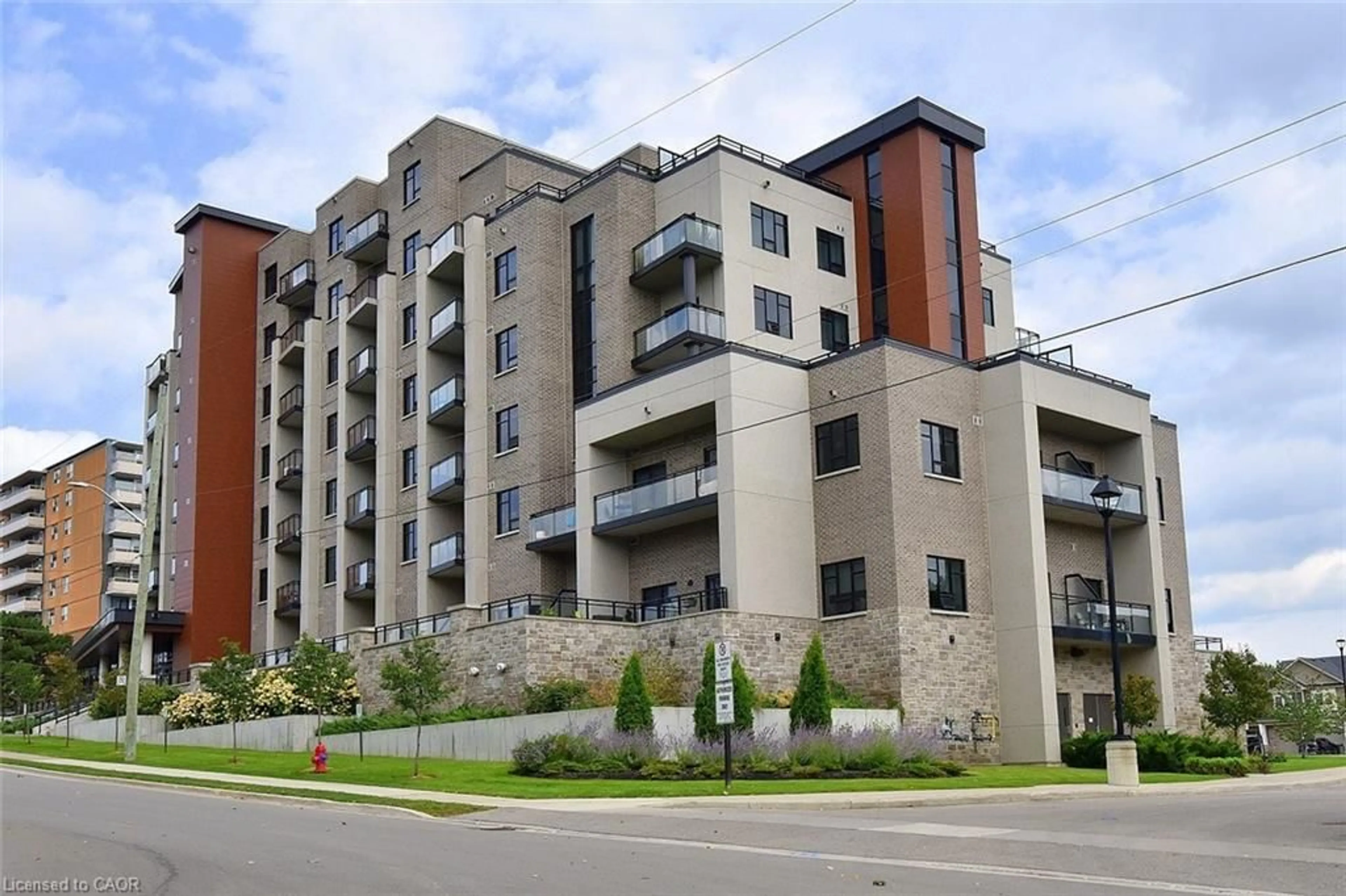 Patio, building for 30 Hamilton St #510, Waterdown Ontario L8B 1V8