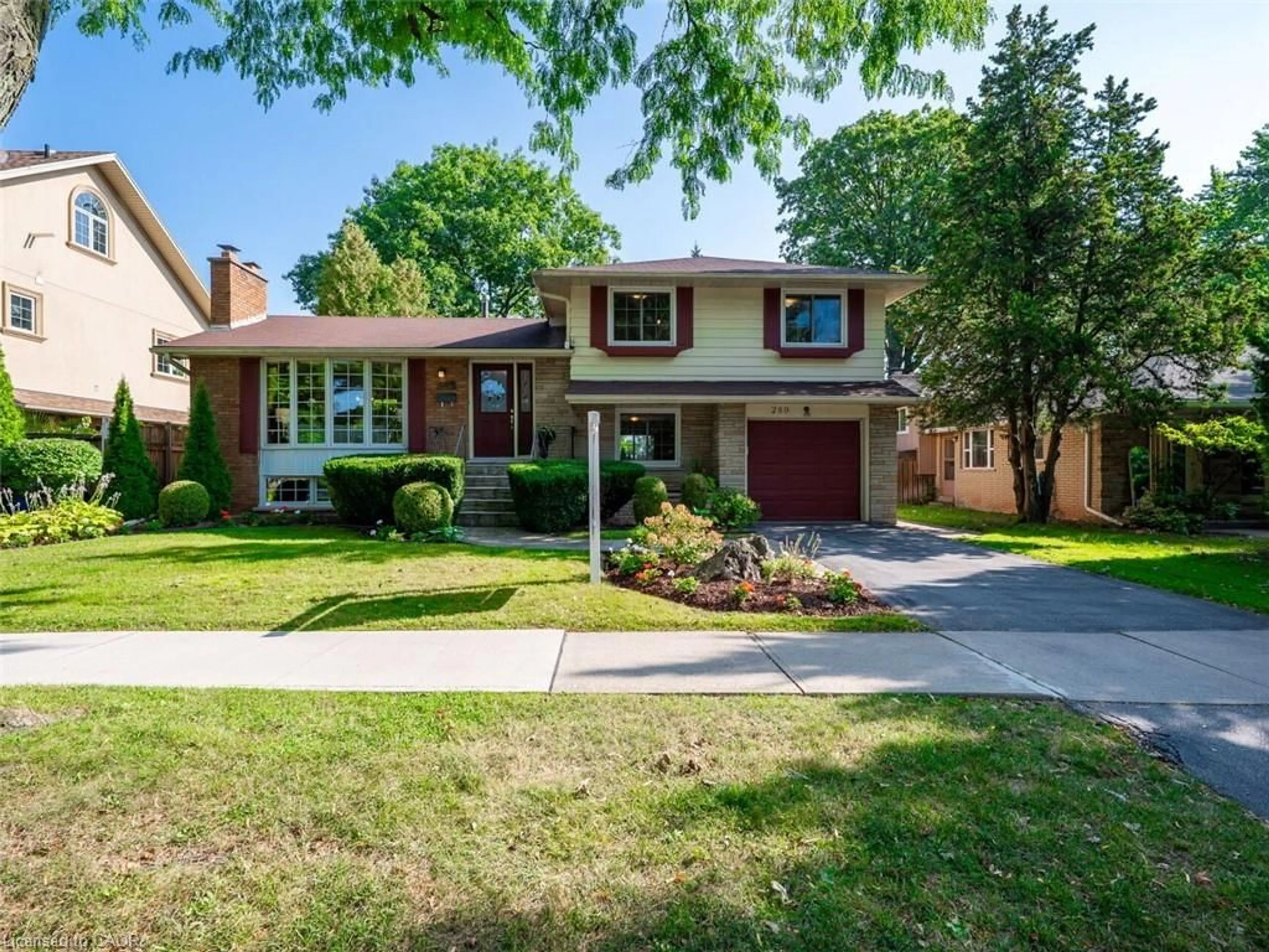 Home with brick exterior material, street for 289 Cheltenham Rd, Burlington Ontario L7L 4H6