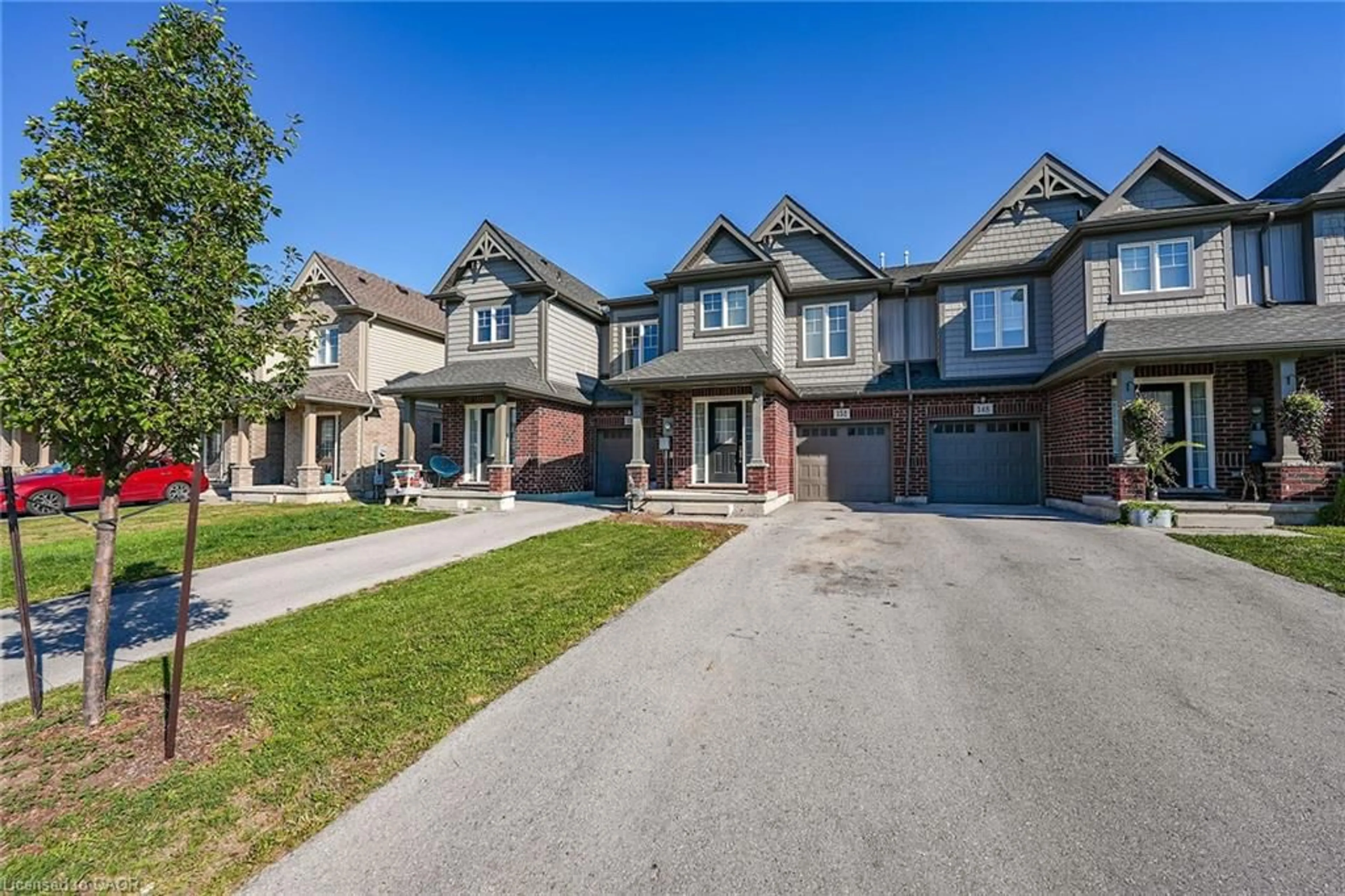 Home with brick exterior material, street for 152 Heron St, Welland Ontario L3C 0G8