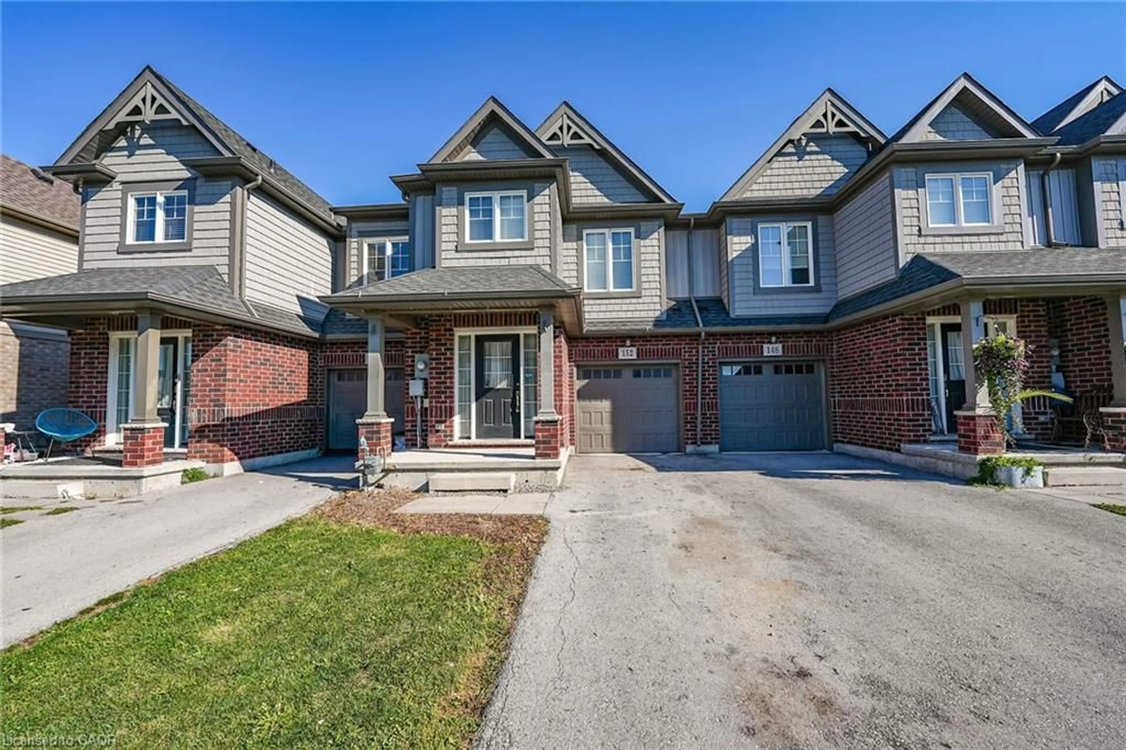 Home with brick exterior material, street for 152 Heron St, Welland Ontario L3C 0G8