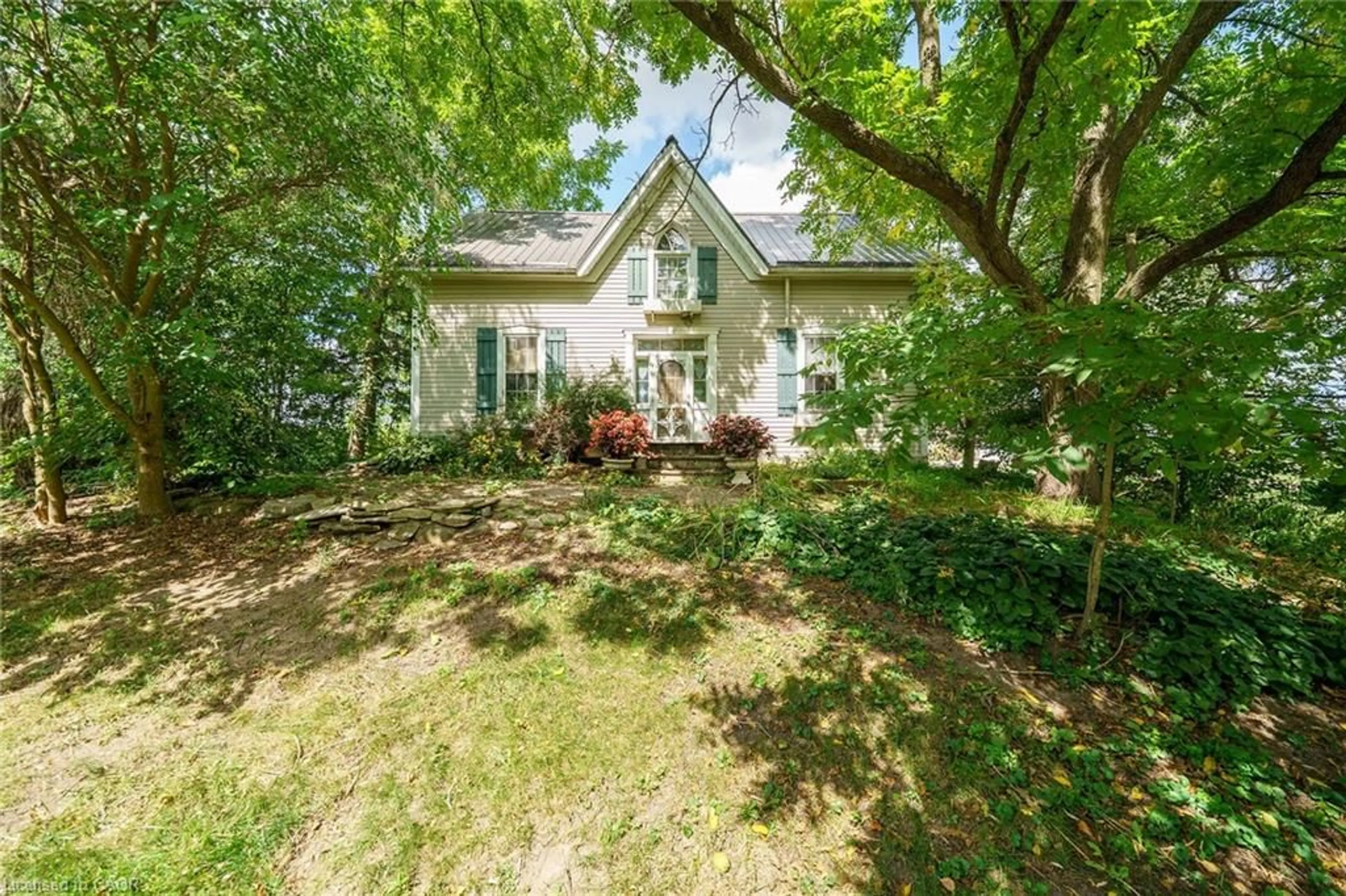 A pic from outside/outdoor area/front of a property/back of a property/a pic from drone, street for 655 Townline Rd, Cayuga Ontario N0A 1E0