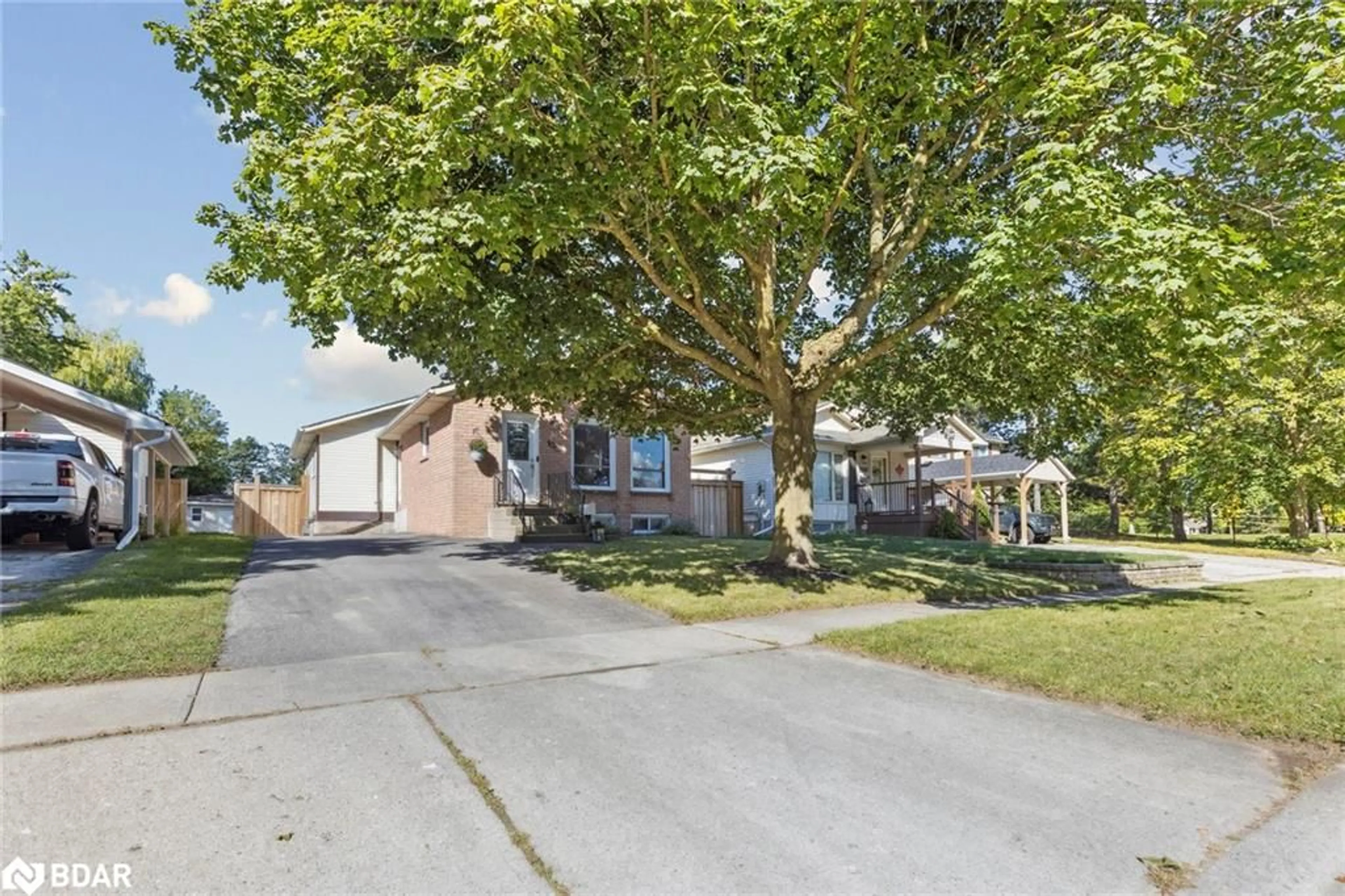 A pic from outside/outdoor area/front of a property/back of a property/a pic from drone, street for 100 Angela Cres, Cambridge Ontario N1S 4B6