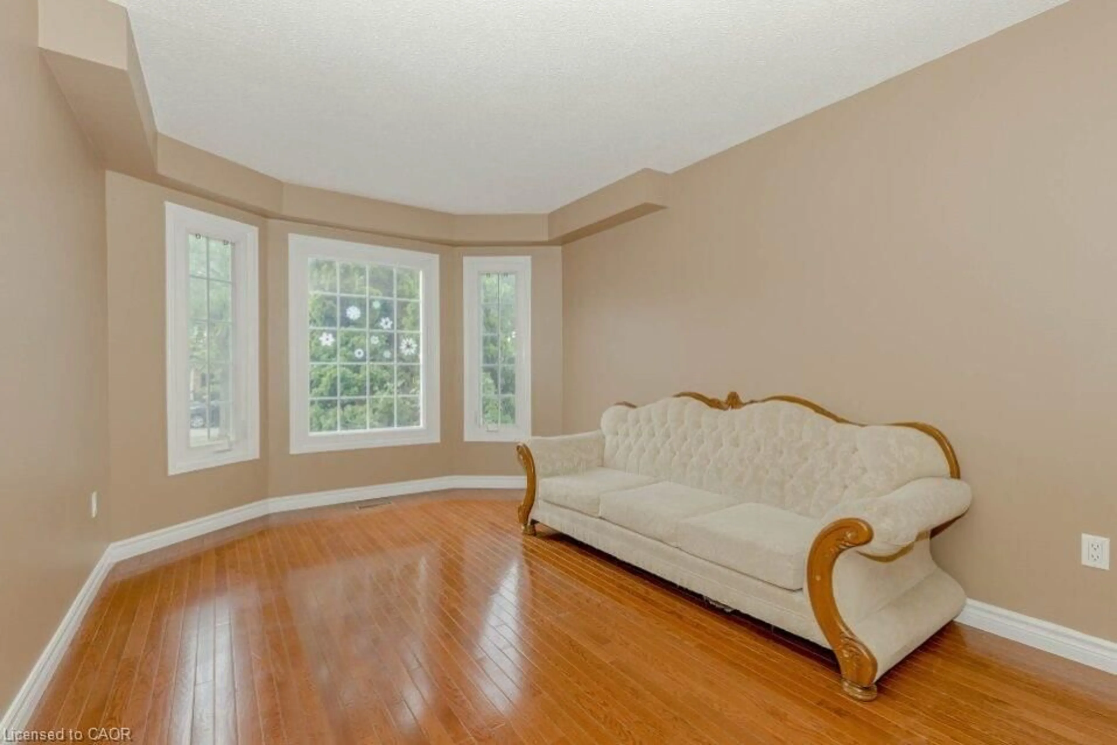 Living room with furniture, unknown for 5118 Cree Lane, Mississauga Ontario L4Z 3B4