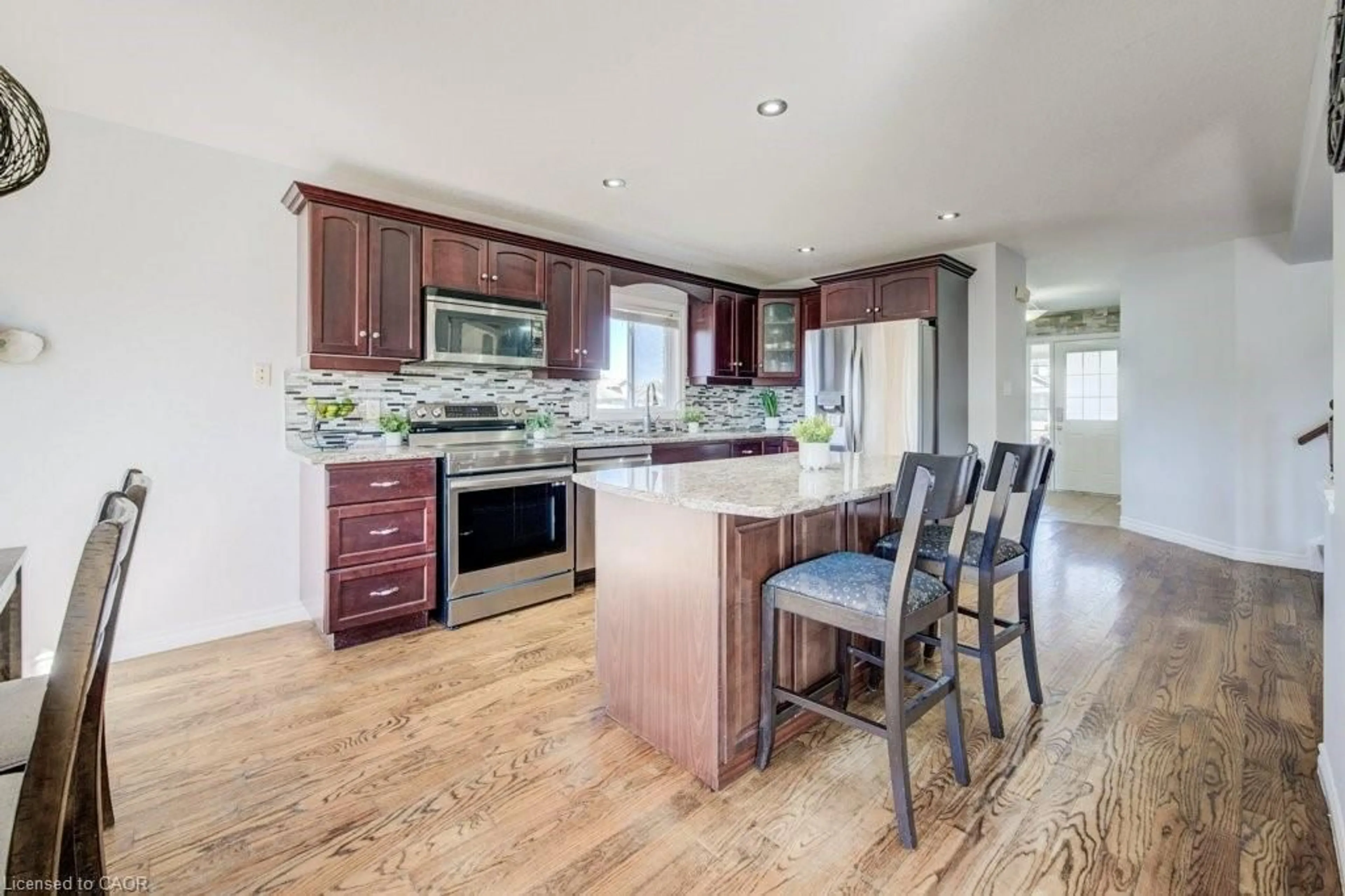 Open concept kitchen, unknown for 29 Applewood St, Plattsville Ontario N0J 1G0