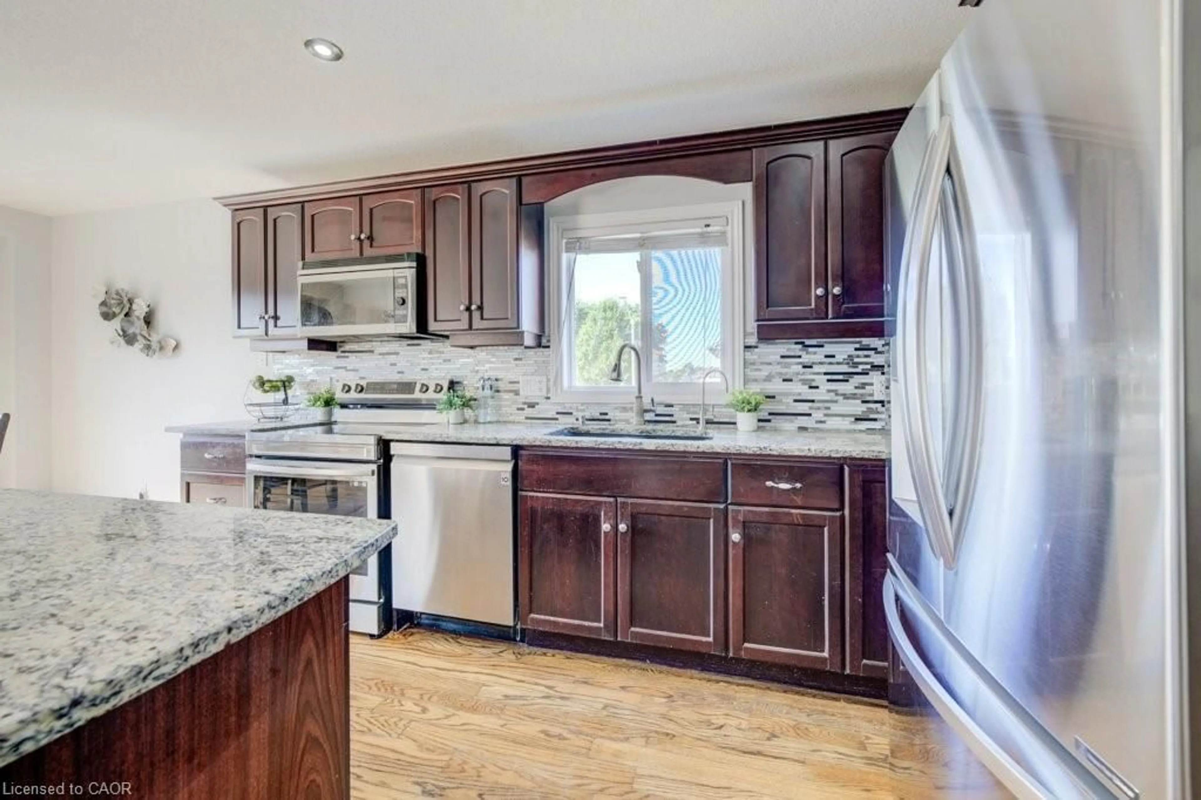 Open concept kitchen, ceramic/tile floor for 29 Applewood St, Plattsville Ontario N0J 1G0