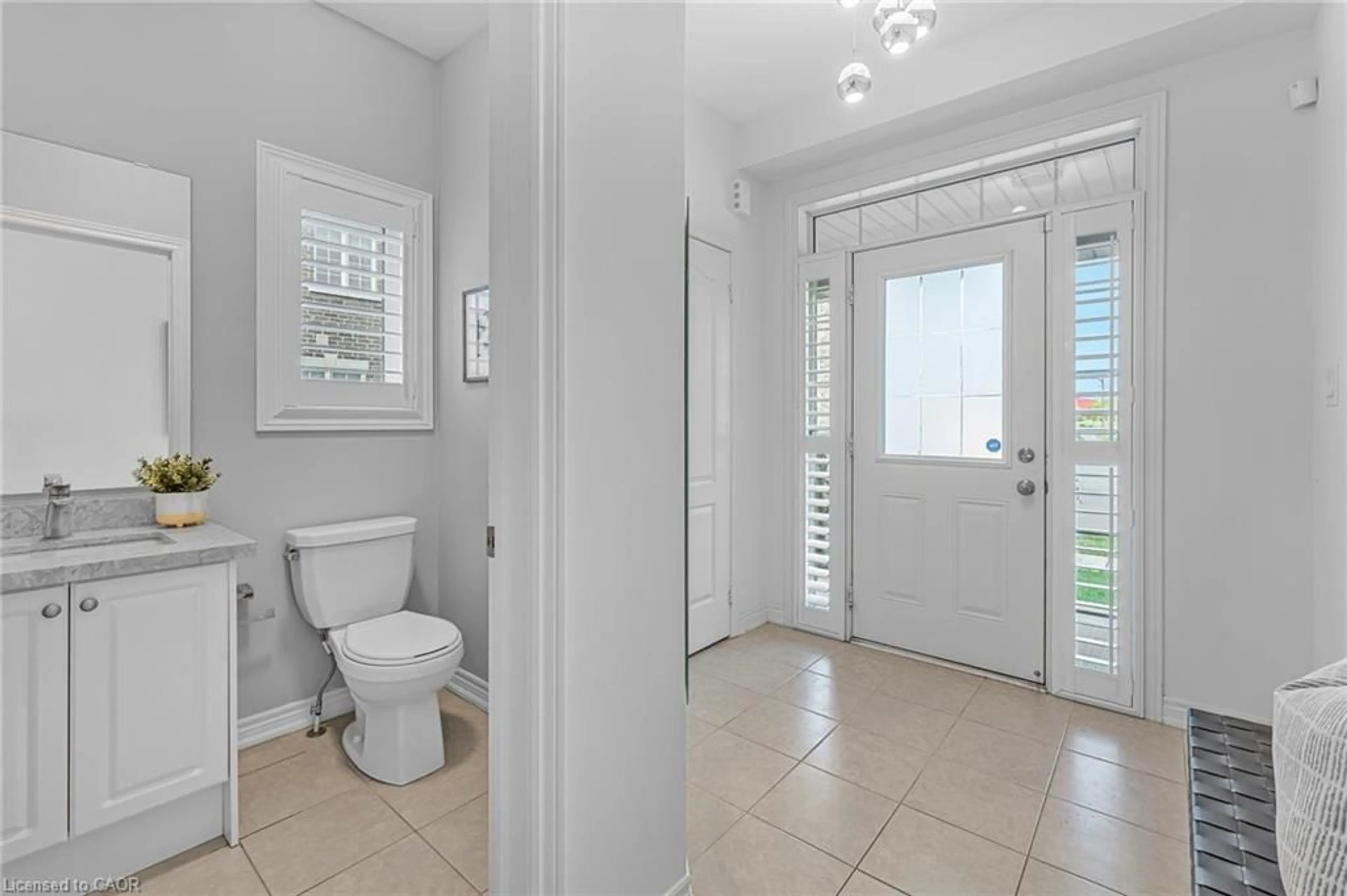 Standard bathroom, ceramic/tile floor for 392 Grindstone Trail, Oakville Ontario L6H 0S1