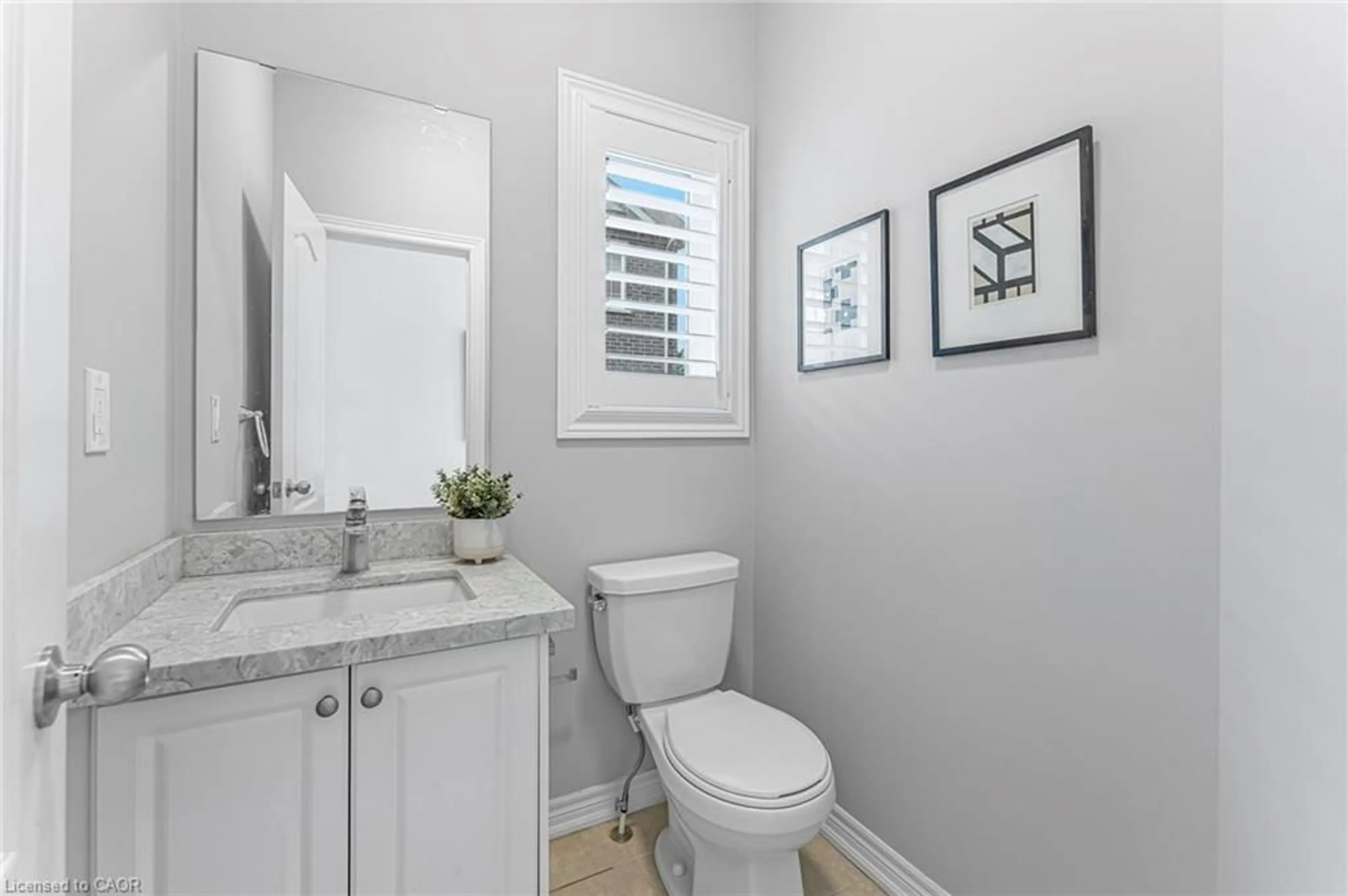 Standard bathroom, ceramic/tile floor for 392 Grindstone Trail, Oakville Ontario L6H 0S1