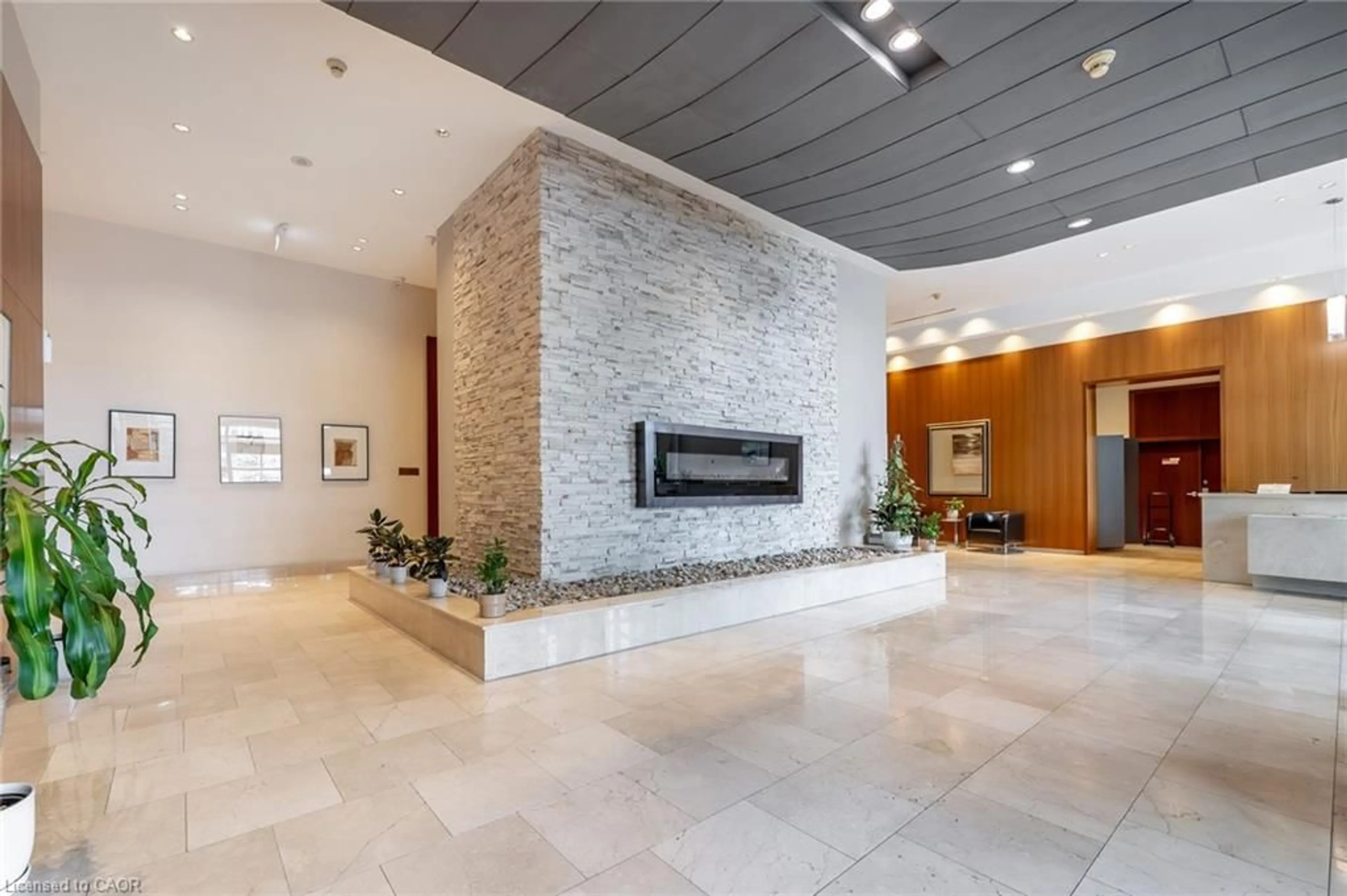 Lobby for 220 Burnhamthorpe Rd #1004, Mississauga Ontario L5B 4N4