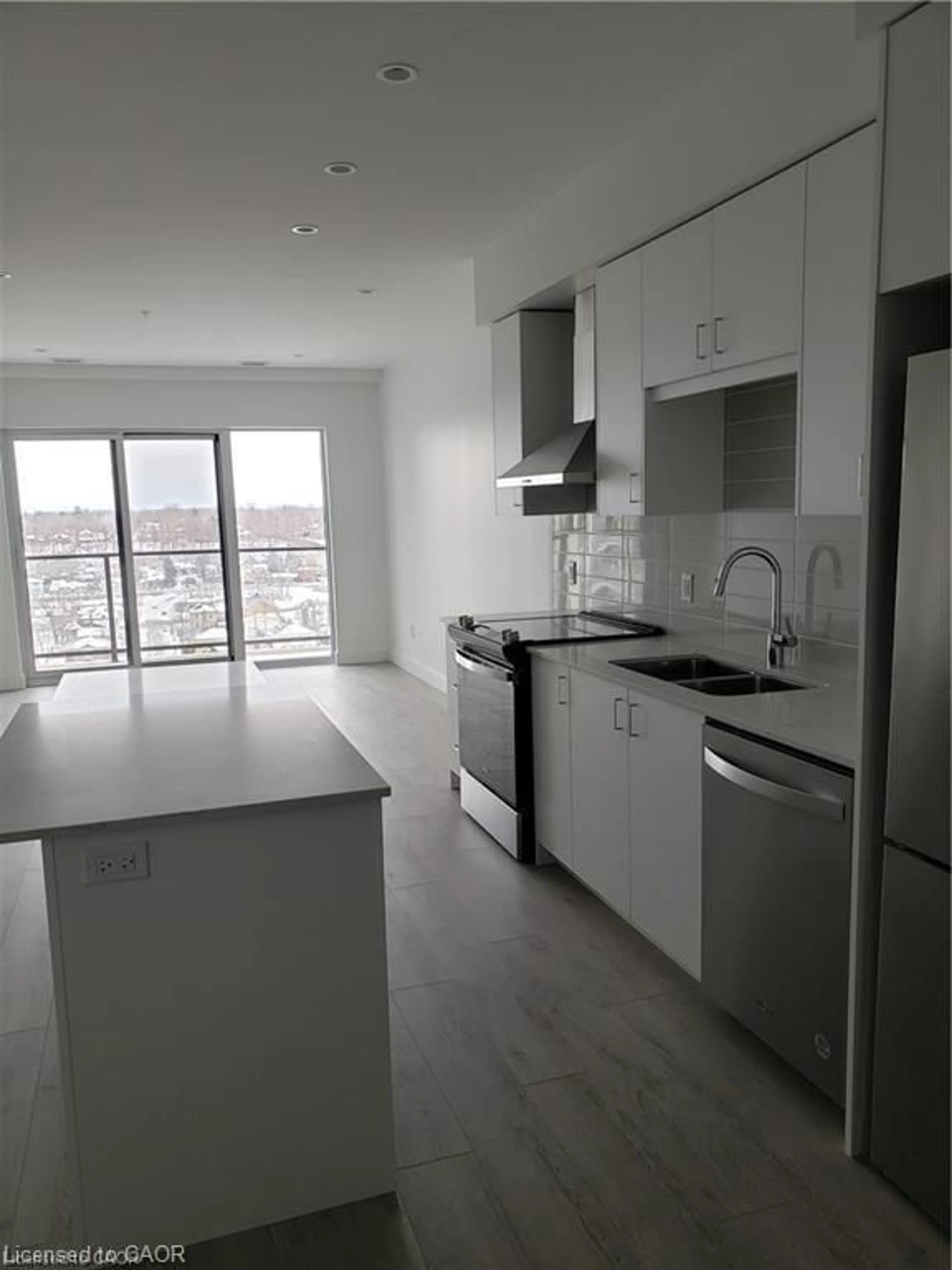 Standard kitchen, wood/laminate floor for 15 Glebe St #1211, Cambridge Ontario N1S 0C3