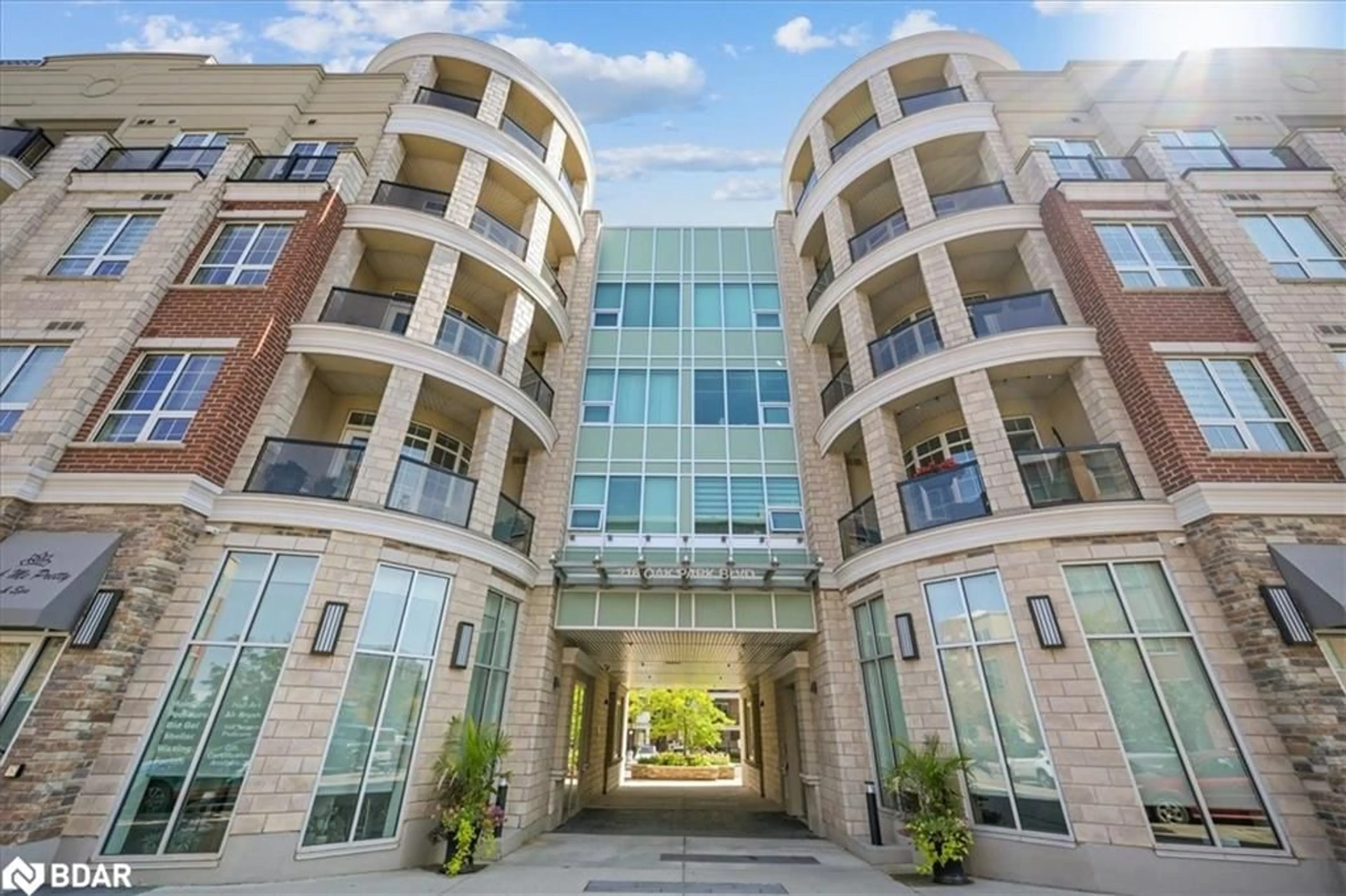 Indoor foyer for 216 Oak Park Blvd #414, Oakville Ontario L6H 7S8