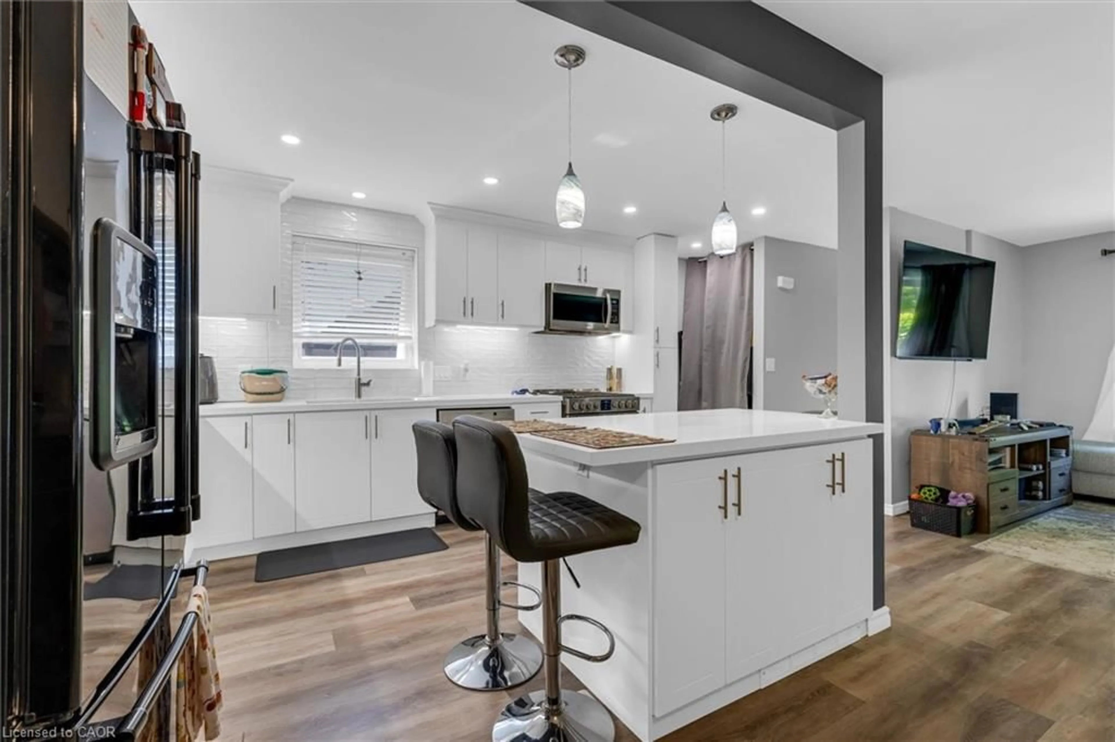 Open concept kitchen, unknown for 110 Graystone Cres, Welland Ontario L3C 6G7