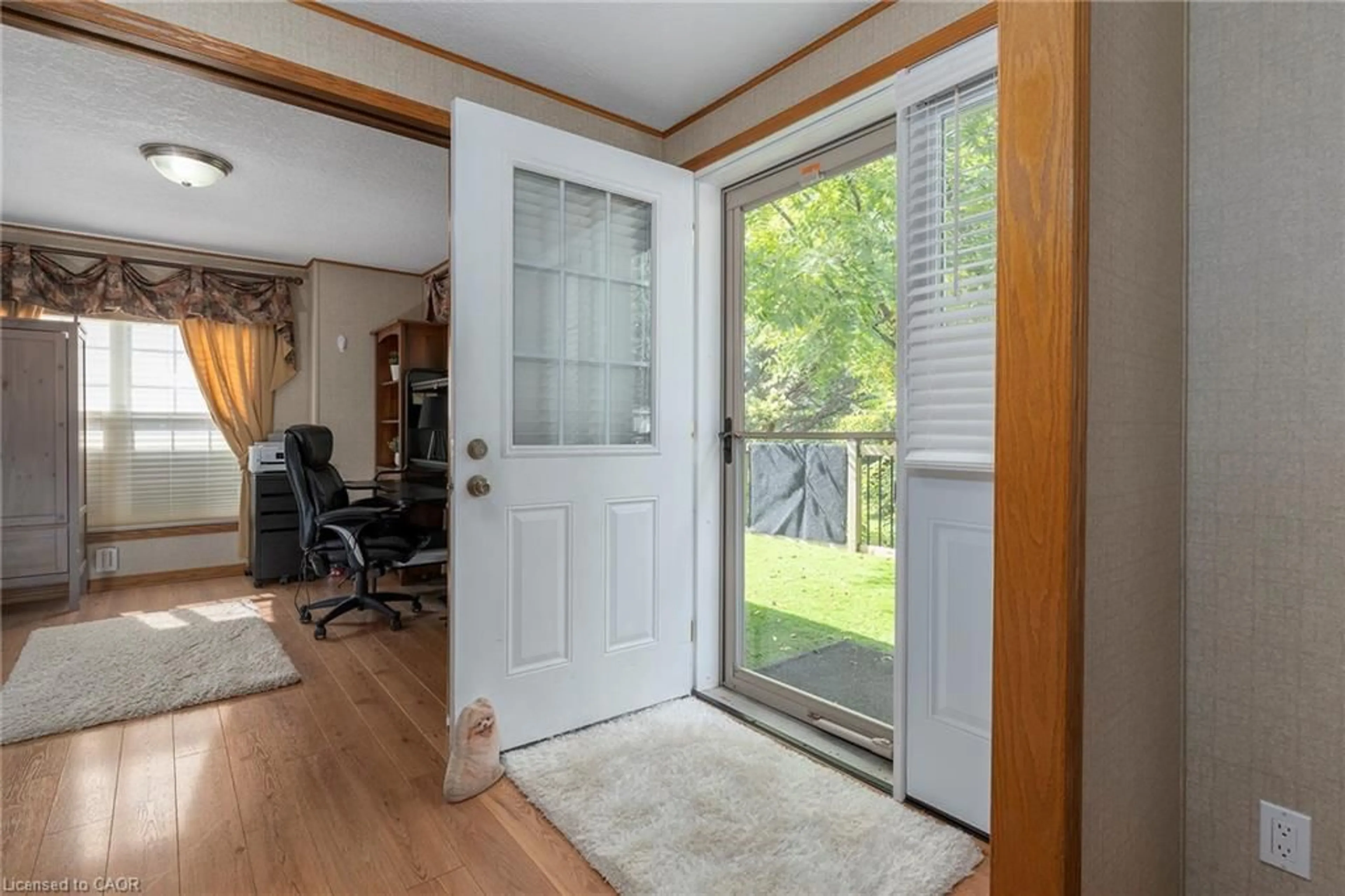 Indoor entryway for 1161 4th Concession Rd Rd, Flamborough Ontario L8B 0X3