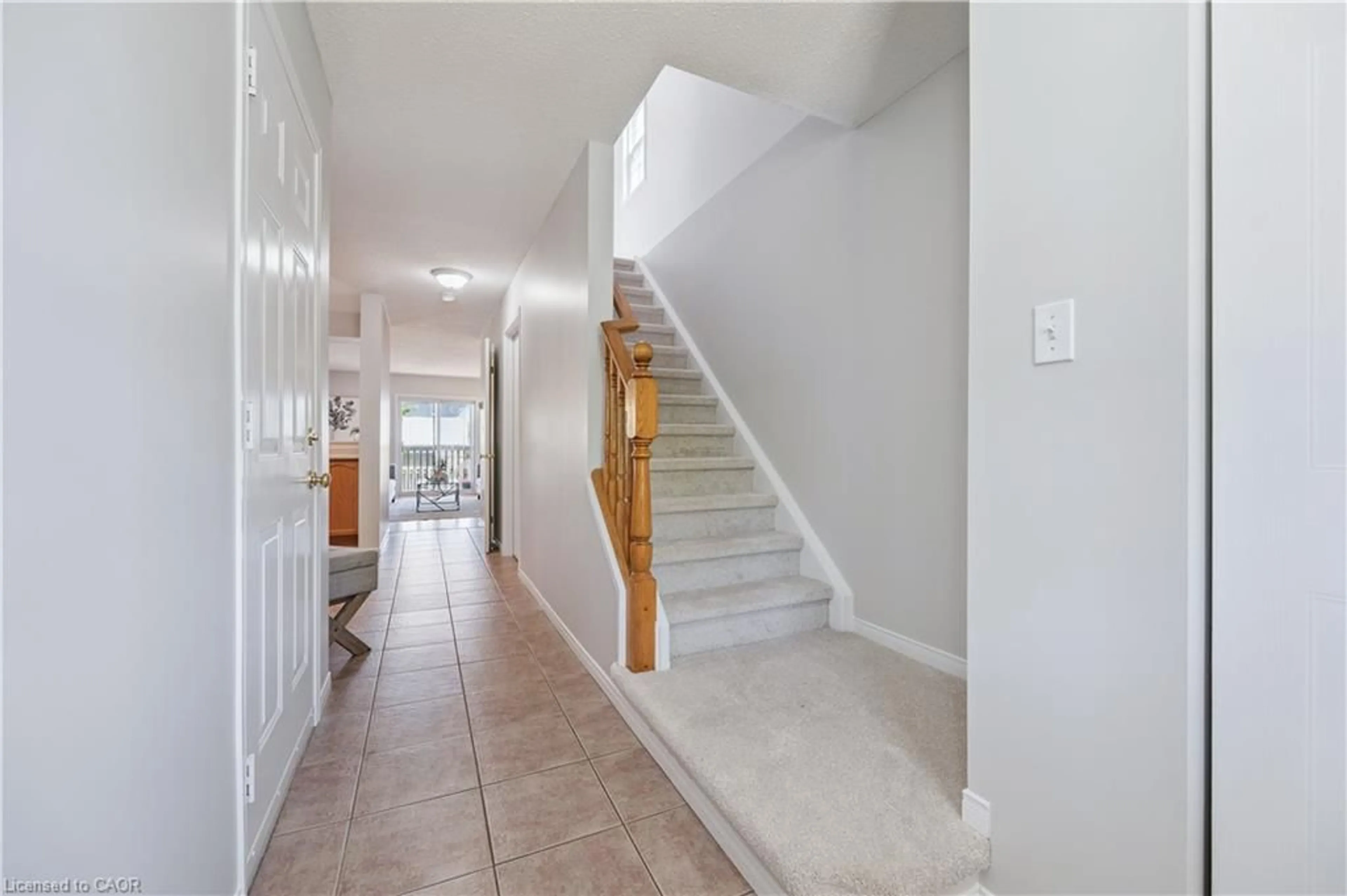 Indoor foyer for 67 Calvin Crt, Cambridge Ontario N3C 4J4