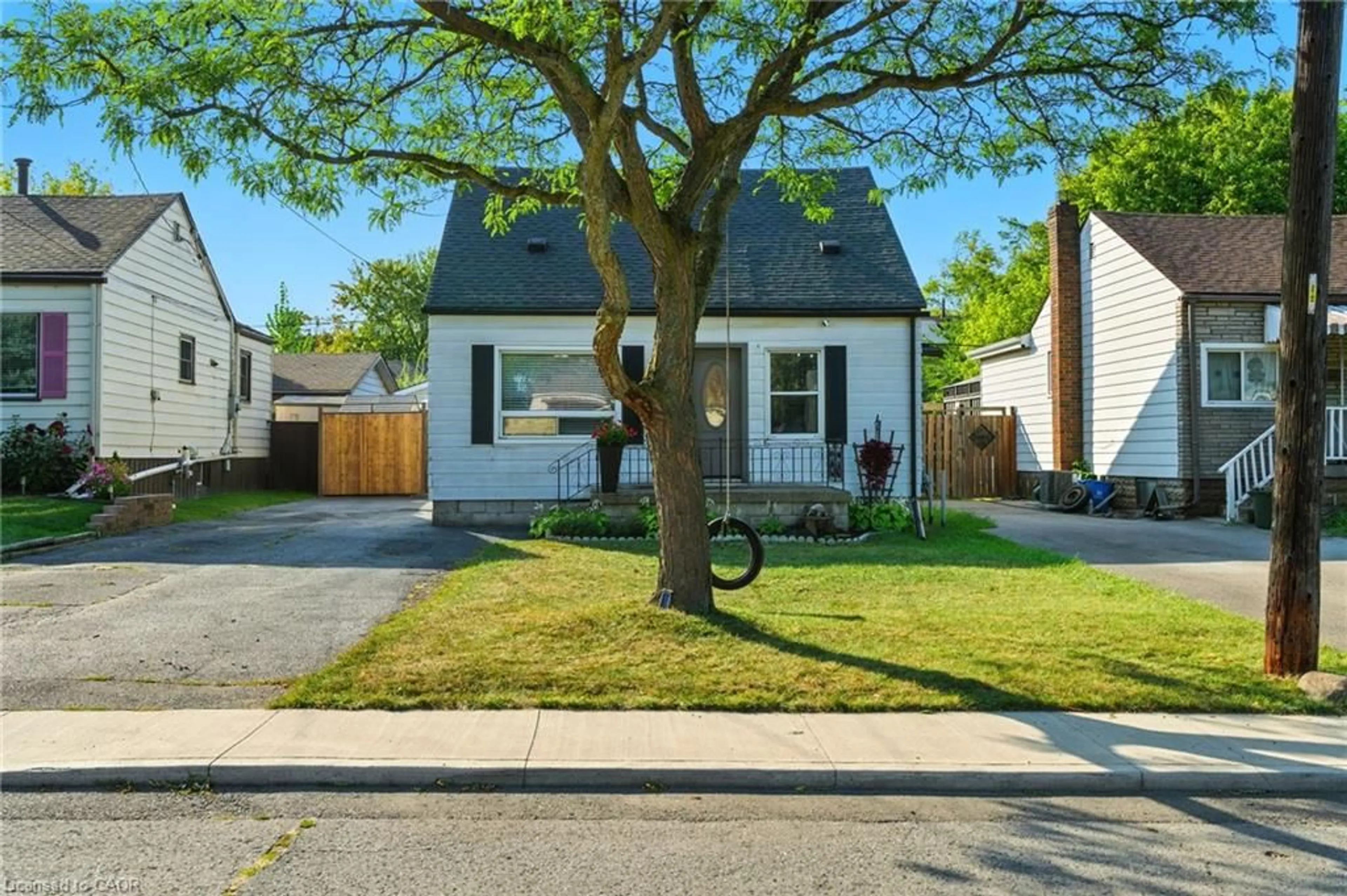 Home with brick exterior material, street for 347 Weir St, Hamilton Ontario L8H 5G6